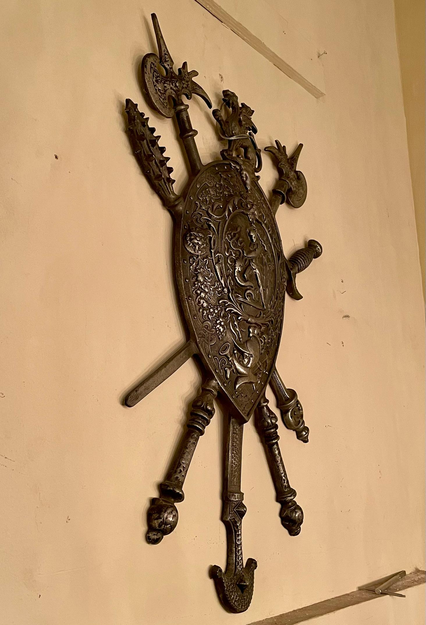 Acier Antique Polished Steel Coat of Arms, Circa 1890-1900. en vente