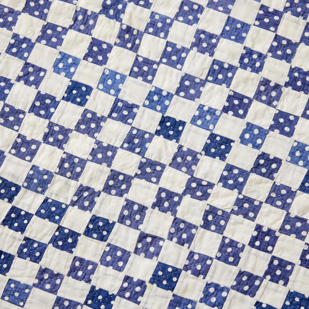 Trapuntato Trapunta antica con francobolli a pois, circa 1940 in vendita