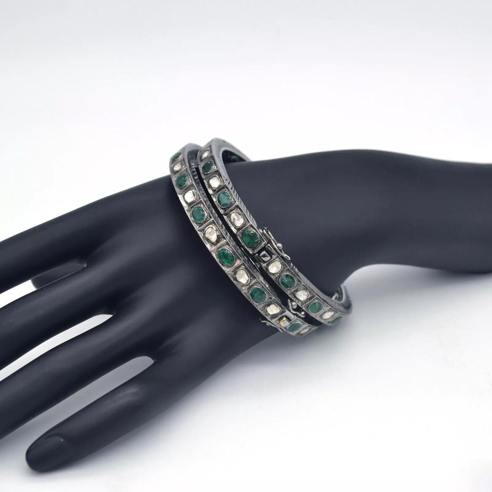 Antique Polki Diamond  and emerald bangle  Natural Diamond Victorian Bracelet For Sale 6