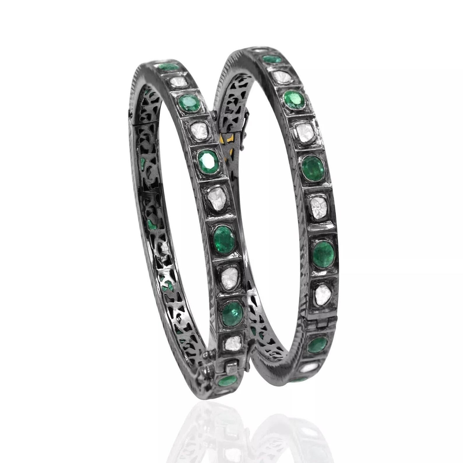 Antique Polki Diamond  and emerald bangle  Natural Diamond Victorian Bracelet For Sale 2