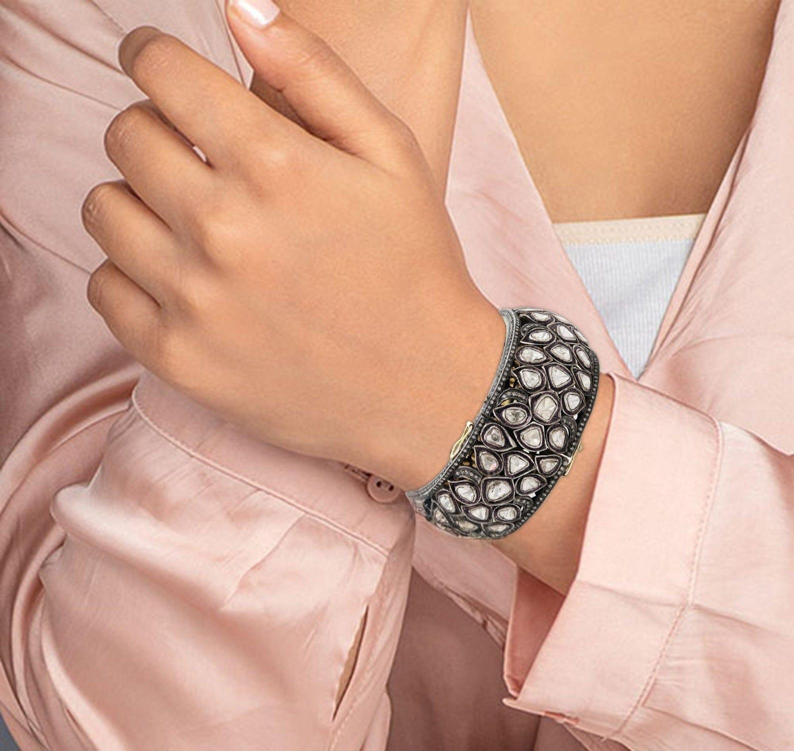 Antique Polki Diamond Bracelet Natural Diamond Victorian  Bracelet
Bracelet Width : 2.4 Inc

Weight :  25 to 30 gram approx  depending  on size customized 
Gemstone:  Natural polki Diamond


A P P R O X T I M E

All items are custom made to order.