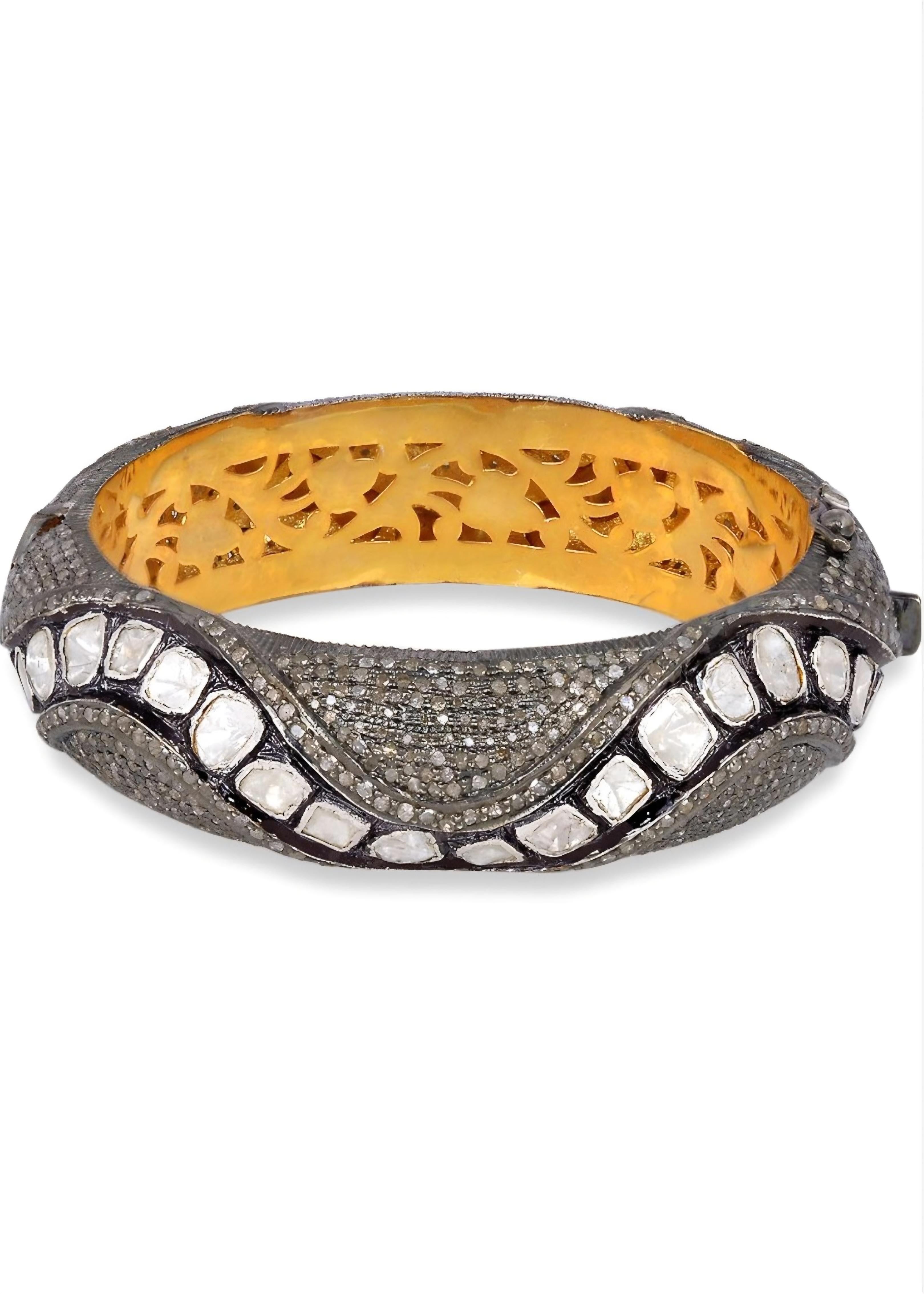 Designer Antique Polki Diamond Bracelet Natural Diamond Victorian  Bracelet
Bracelet Width : 2.4 Inc

Weight :  25 to 30 gram approx  depending  on size customized 
Gemstone:  Natural polki Diamond


A P P R O X T I M E

All items are custom made to