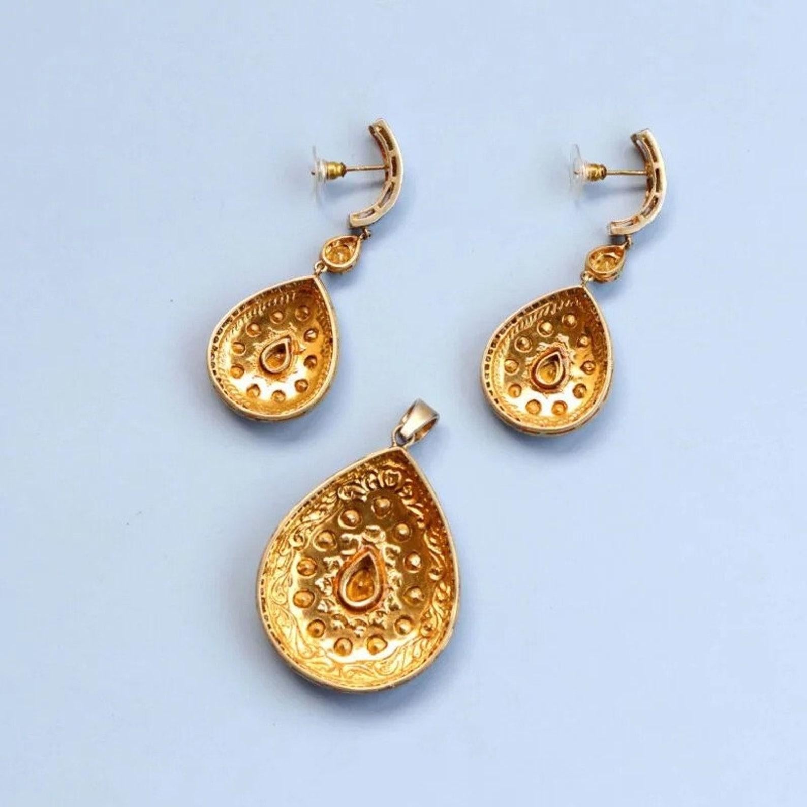 Taille coussin antique Boucles d'oreilles Polki et diamants anciens  Pendentif 3 pièces Bijoux Victoriens en vente