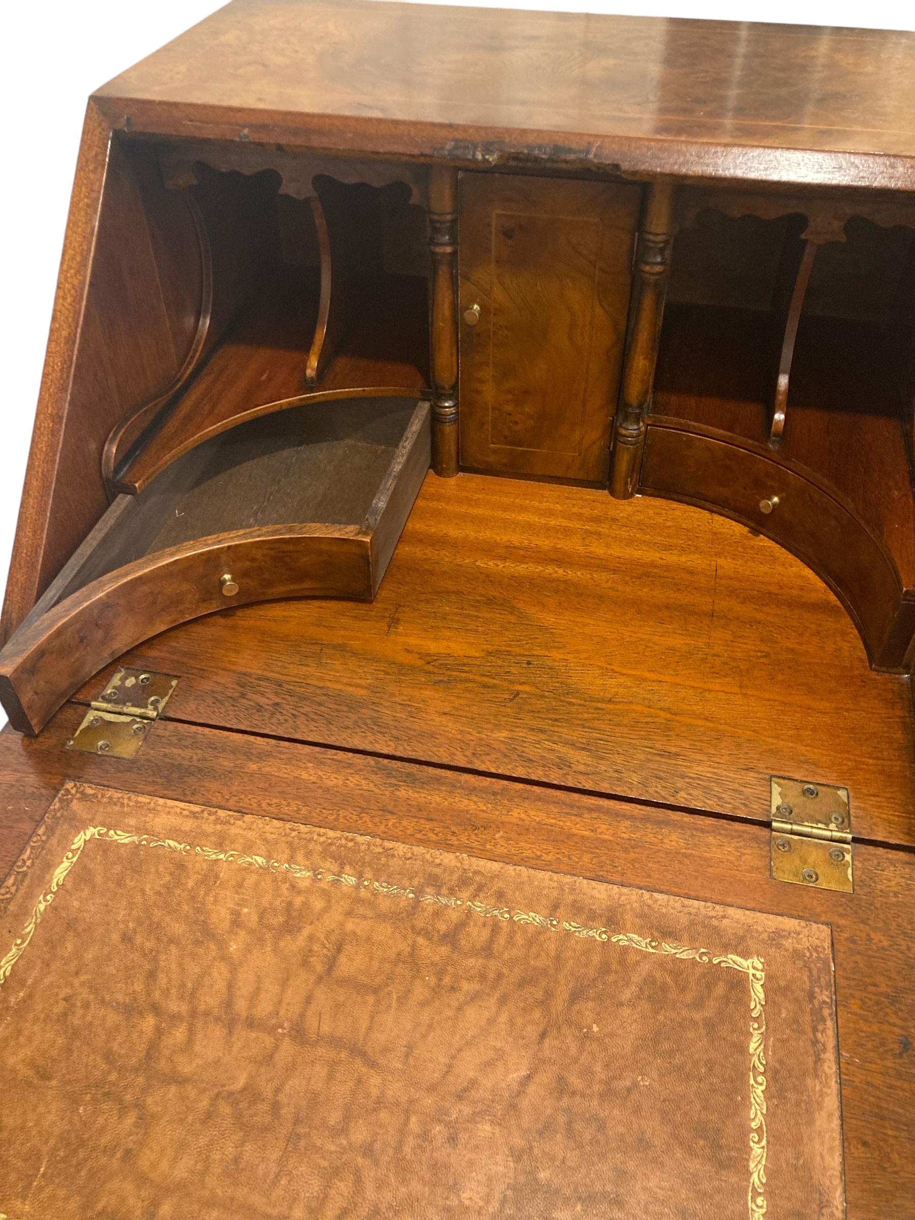 Britannique Ancien bureau Pollard en chêne à quatre tiroirs en vente