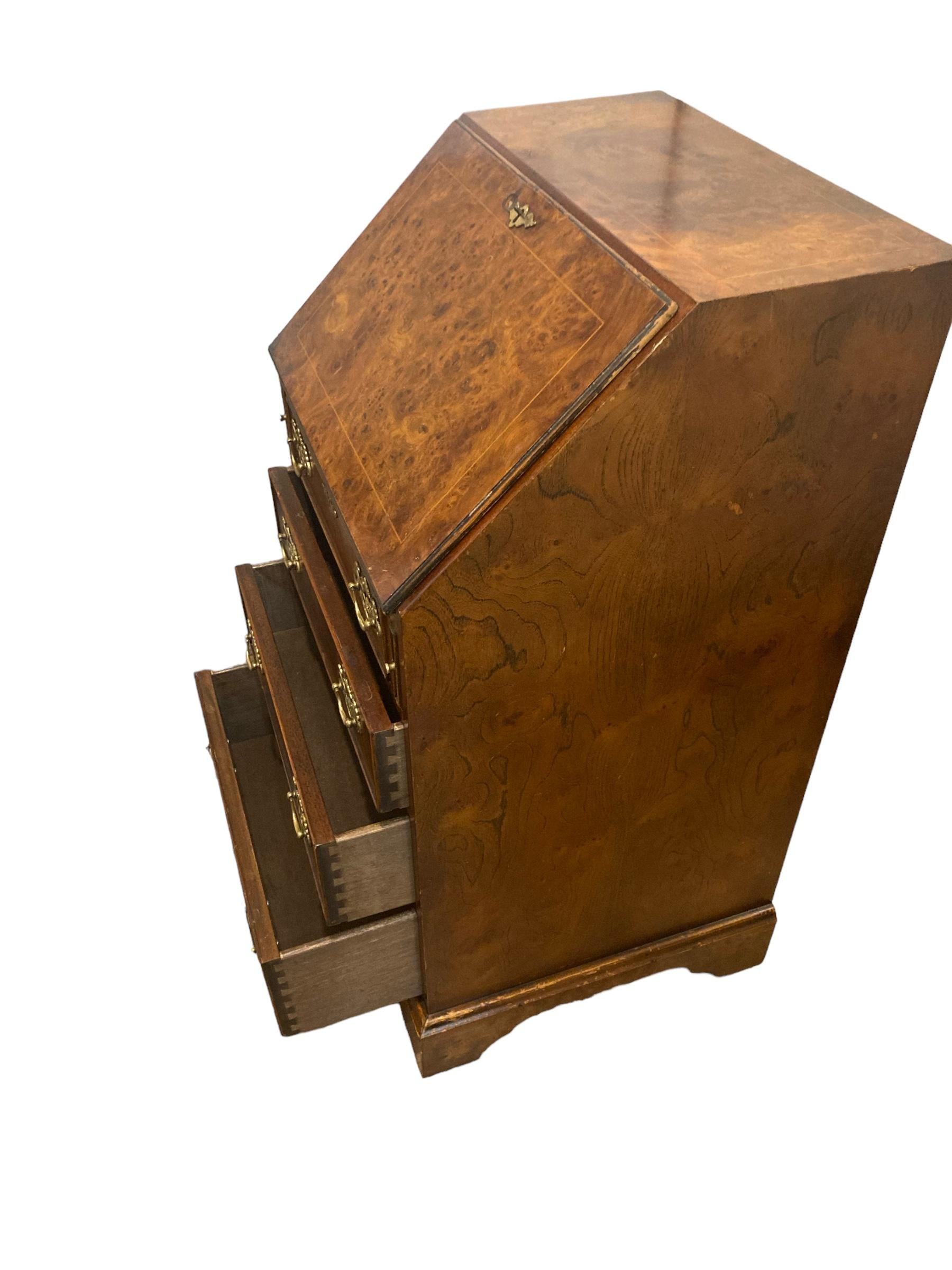 20ième siècle Ancien bureau Pollard en chêne à quatre tiroirs en vente