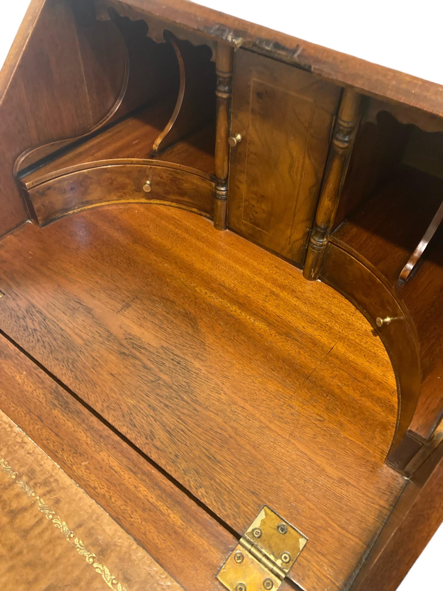 Chêne Ancien bureau Pollard en chêne à quatre tiroirs en vente
