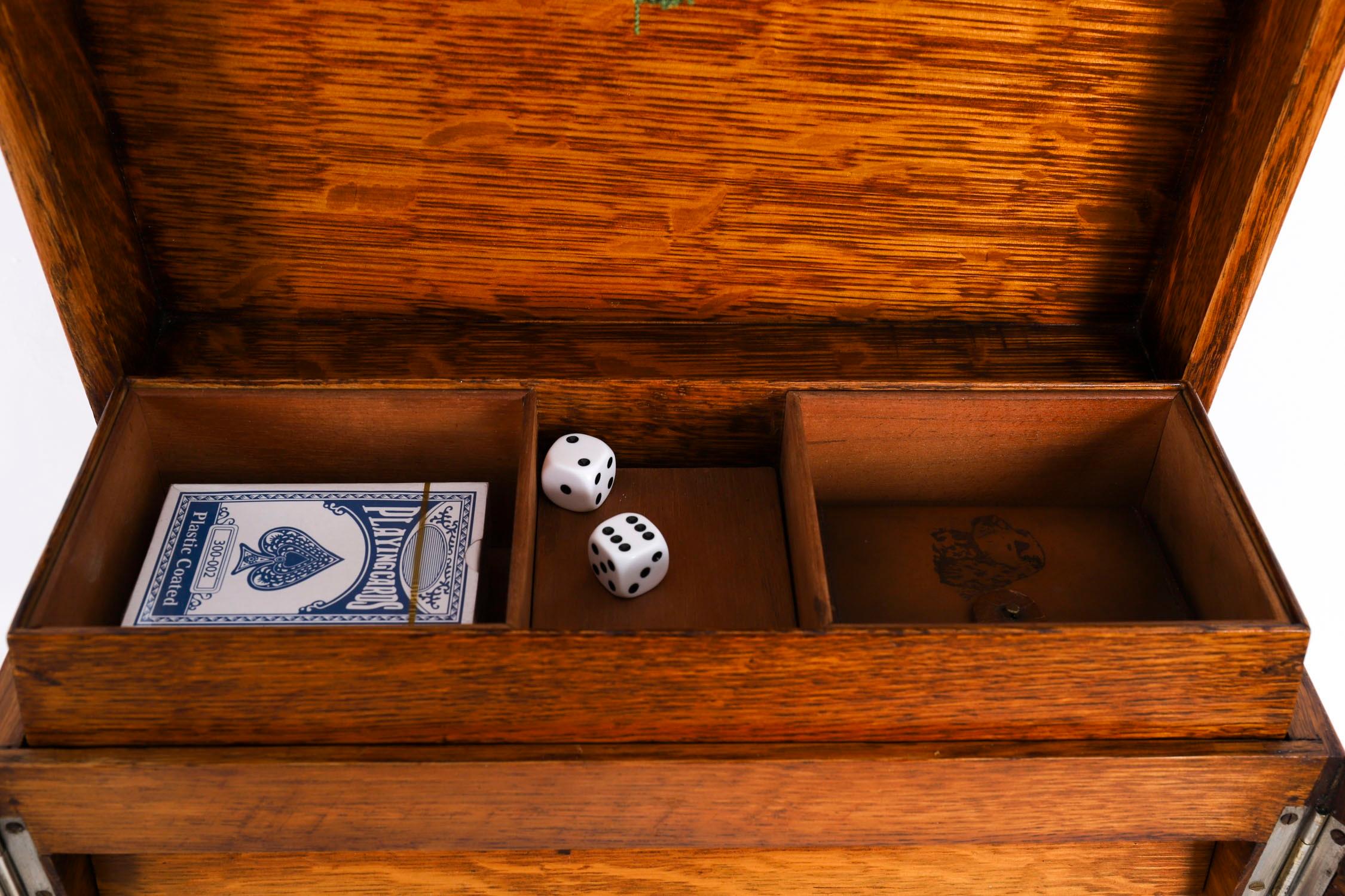 Antiguo decantador de tres cristales de roble Pollard Humidor de bar seco Tantalus Siglo XIX Inglés en venta