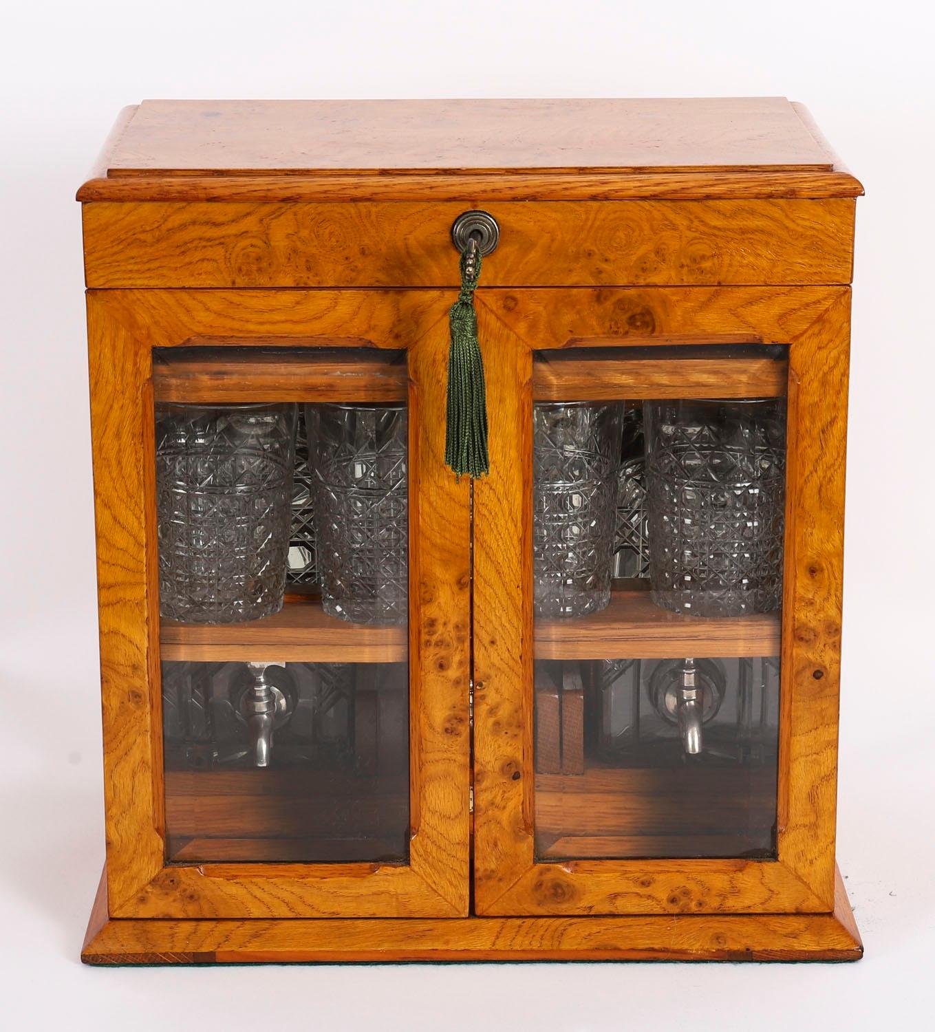 Antiguo decantador de tres cristales de roble Pollard Humidor de bar seco Tantalus Siglo XIX Fines del siglo XIX en venta