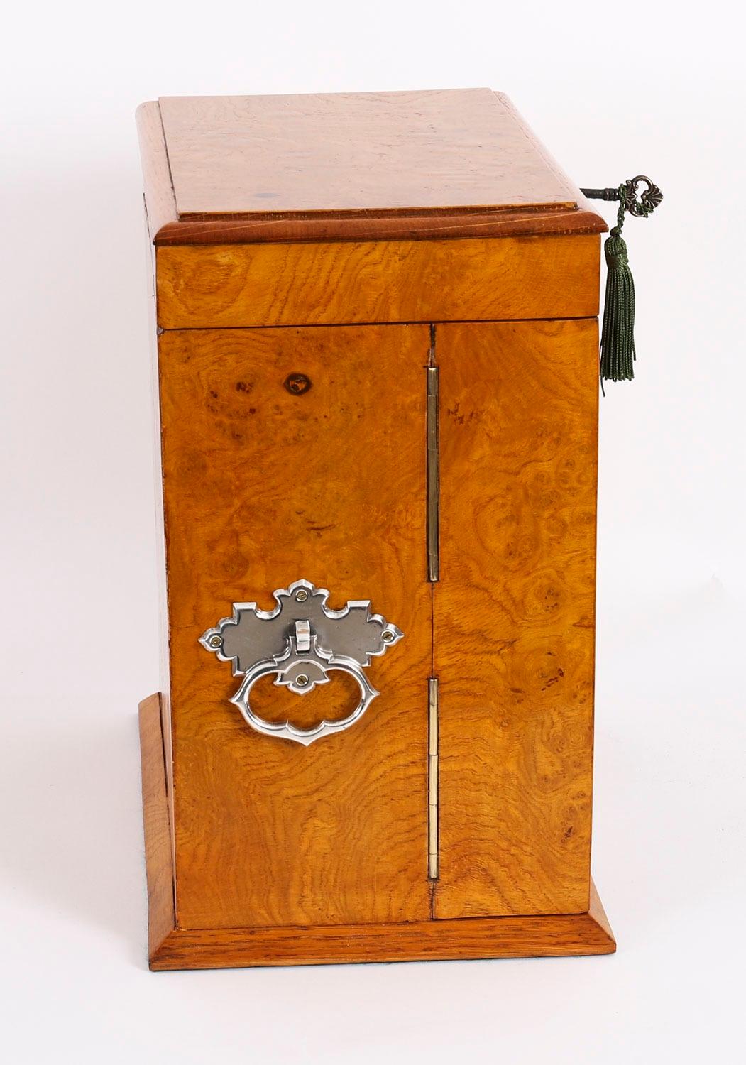 Antiguo decantador de tres cristales de roble Pollard Humidor de bar seco Tantalus Siglo XIX en venta 1