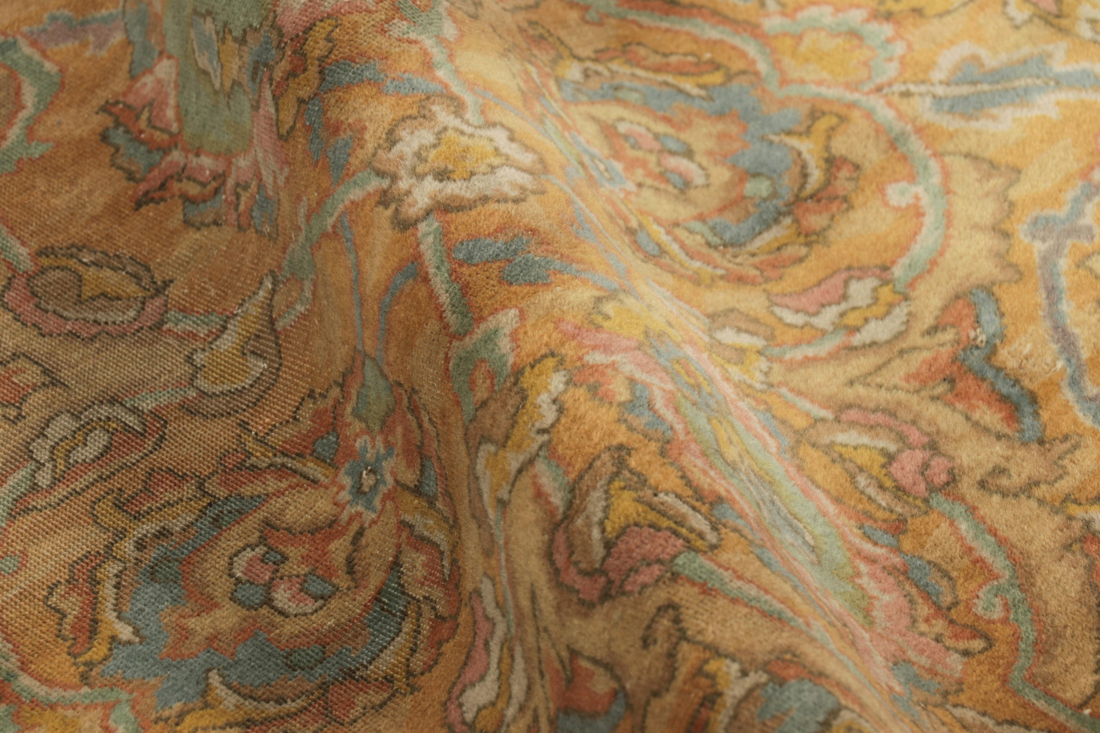 Antiker, extralanger Läufer im Polonaise-Stil, Gold mit Blumen - Rug & Kilim im Angebot 1