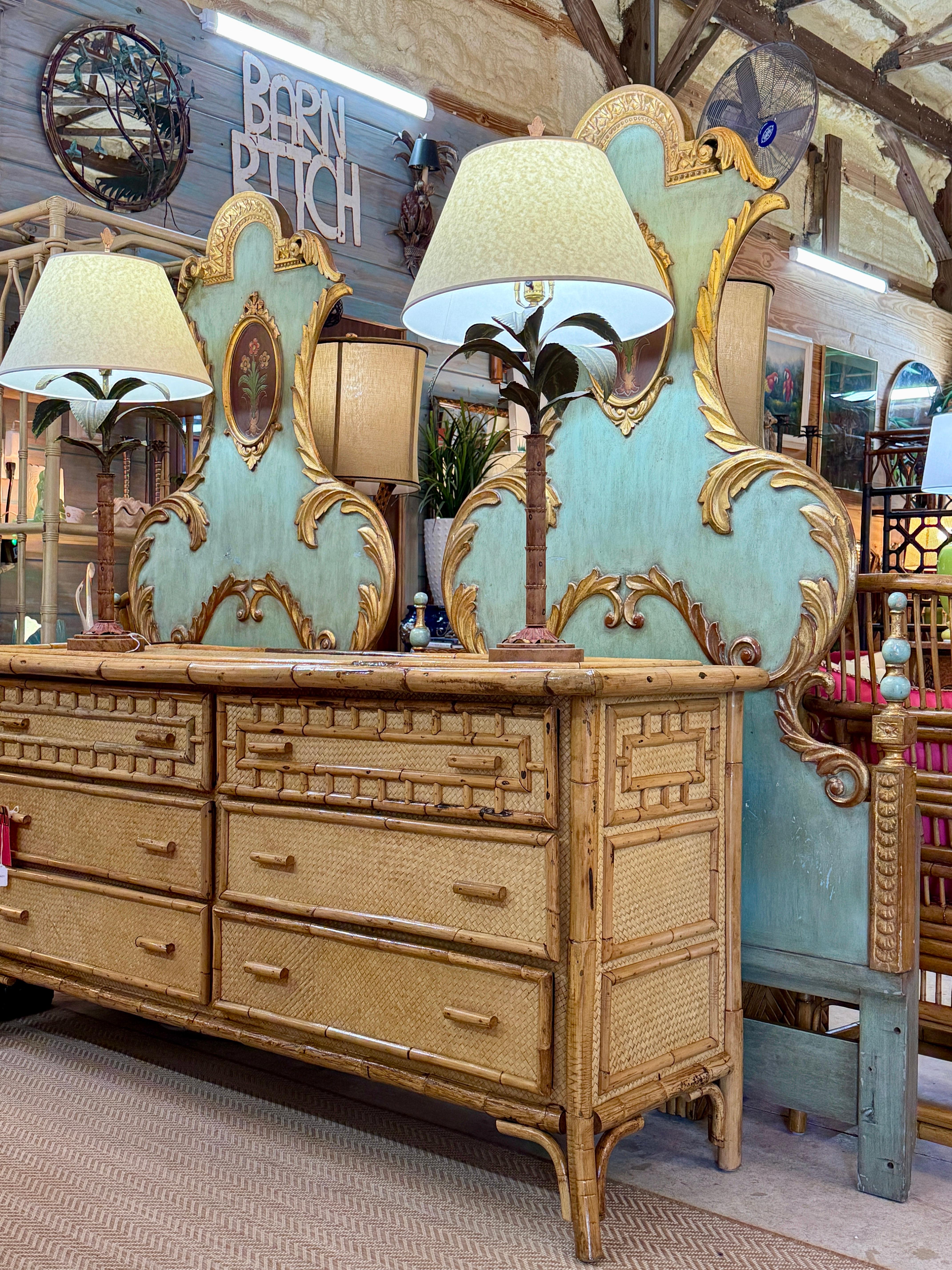 Antikes polychromes, vergoldetes Barock-Kopfteil aus geschnitztem Holz im venezianischen Stil im Angebot 8