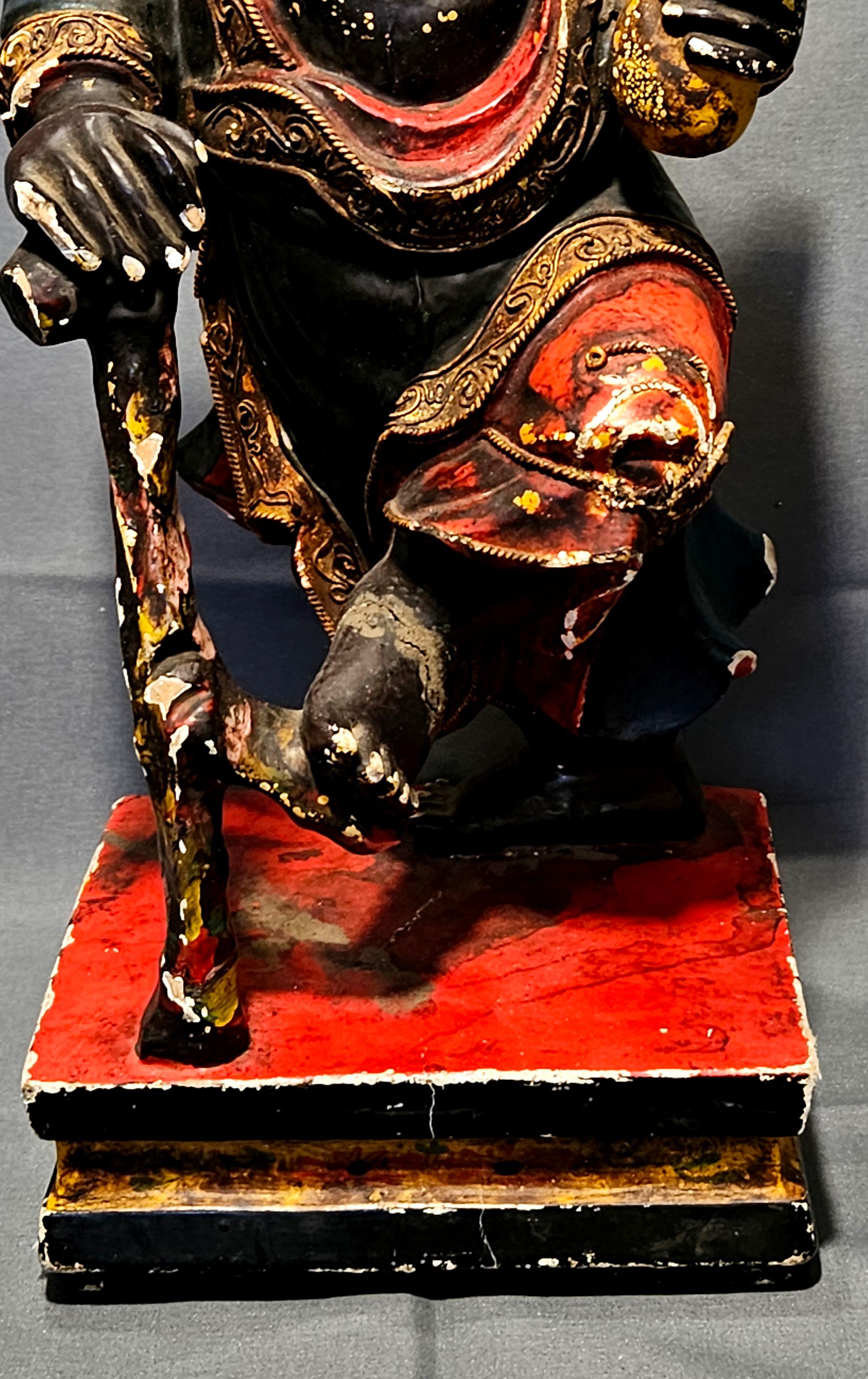 Chinois Figure ancienne en bois sculpté polychrome 