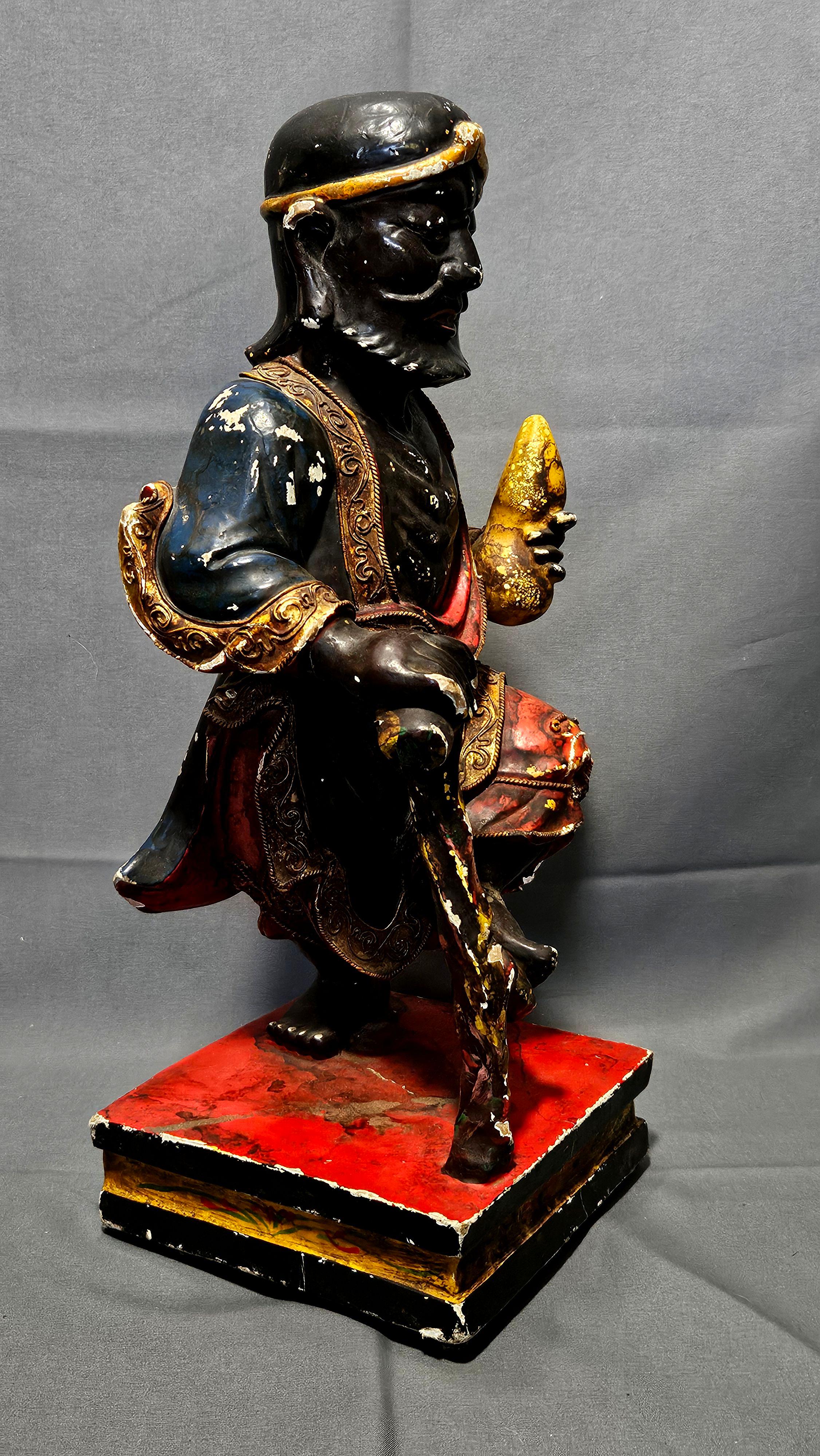 Sculpté à la main Figure ancienne en bois sculpté polychrome 
