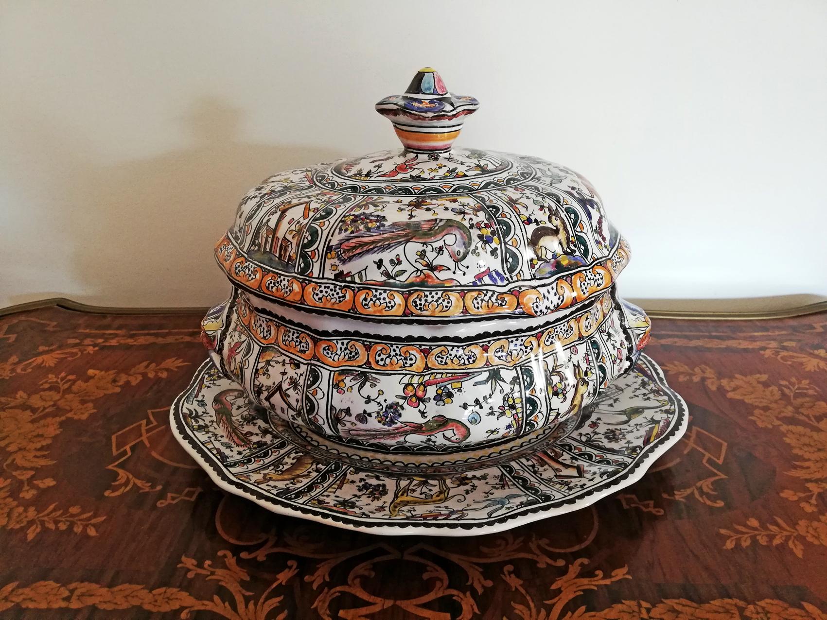 Antigua Tapa de Sopera Portuguesa de Cerámica Policromada de Delft Pintada a Mano del Siglo XVII De campo en venta