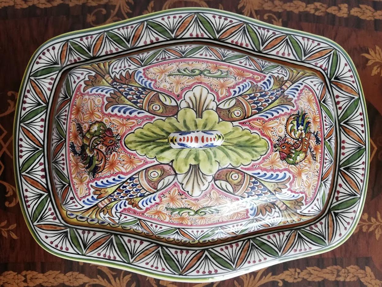 Antigua sopera/tapa de cerámica portuguesa policromada de Delft pintada a mano del siglo XVII Portugués en venta