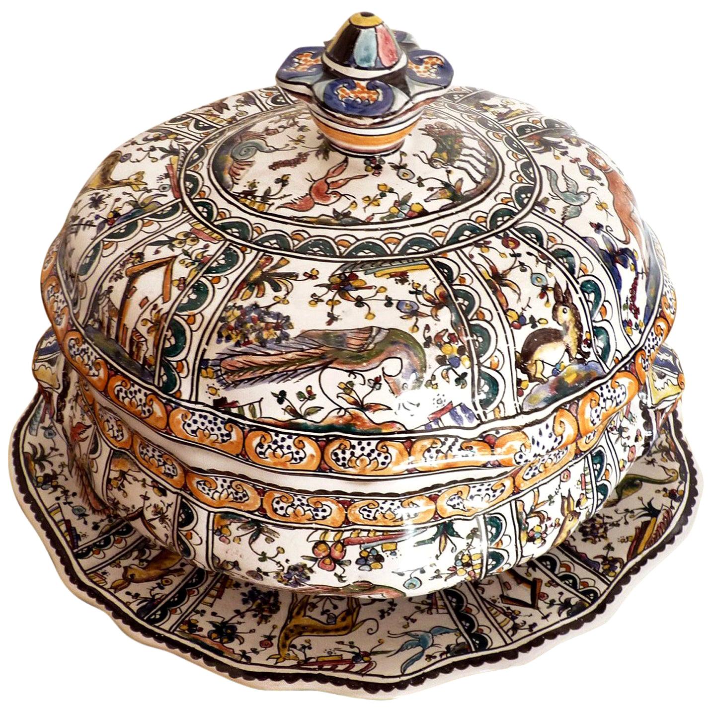 Antigua Tapa de Sopera Portuguesa de Cerámica Policromada de Delft Pintada a Mano del Siglo XVII