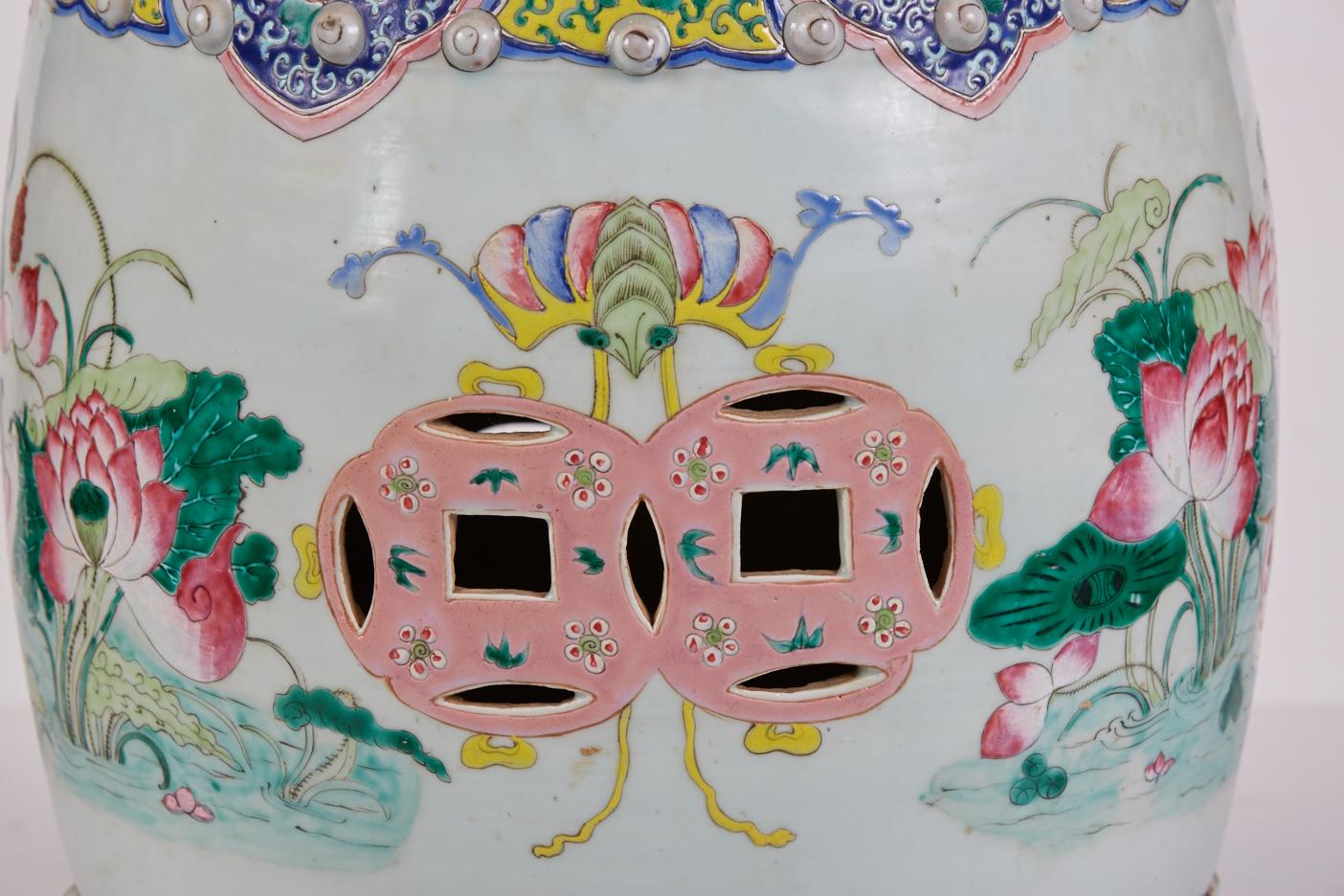 Antike, polychrom emaillierte, antike  Chinesischer Gartensitz aus Porzellan 2