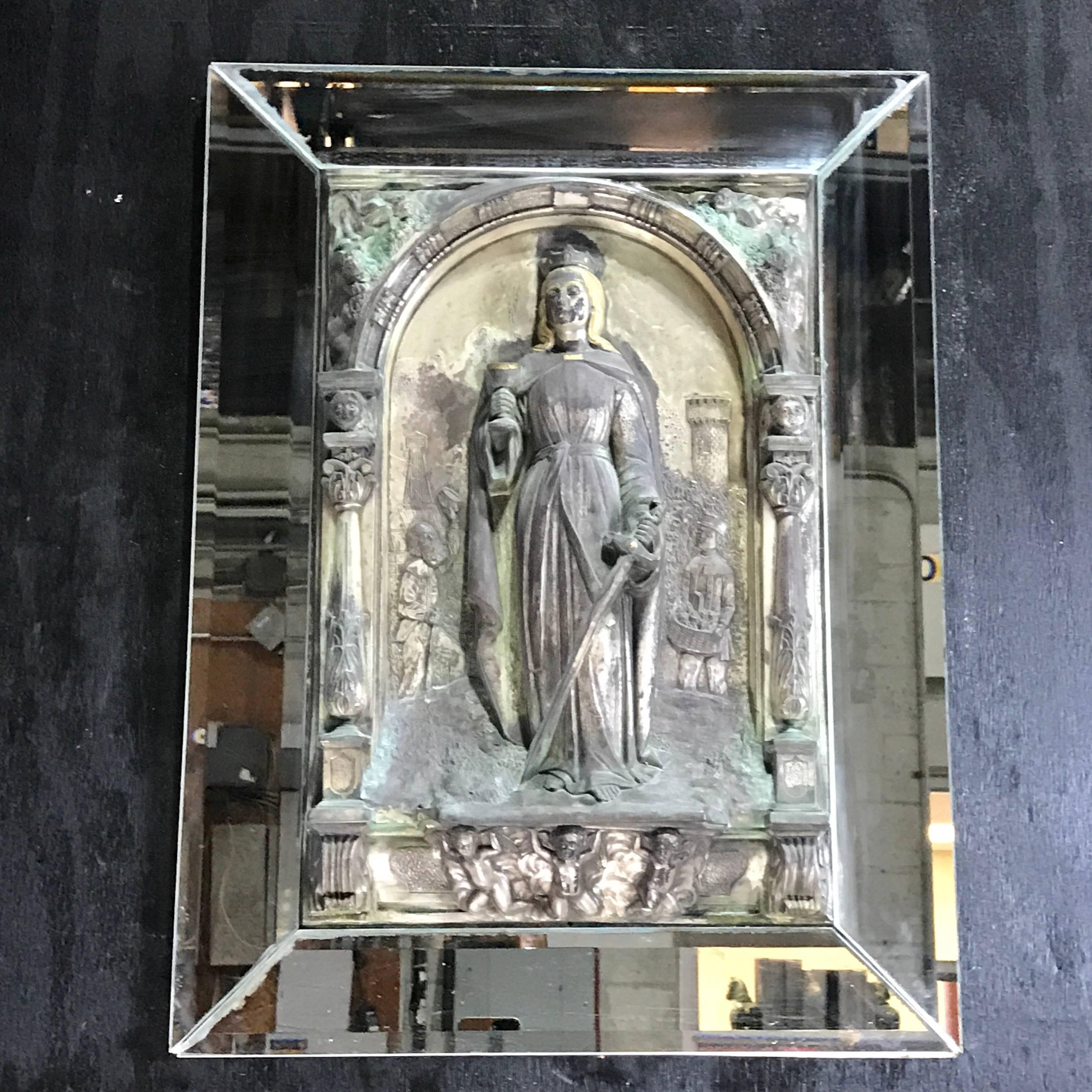 Antikes polychromiertes und verspiegeltes Relief der Heiligen Barbara im Angebot 4