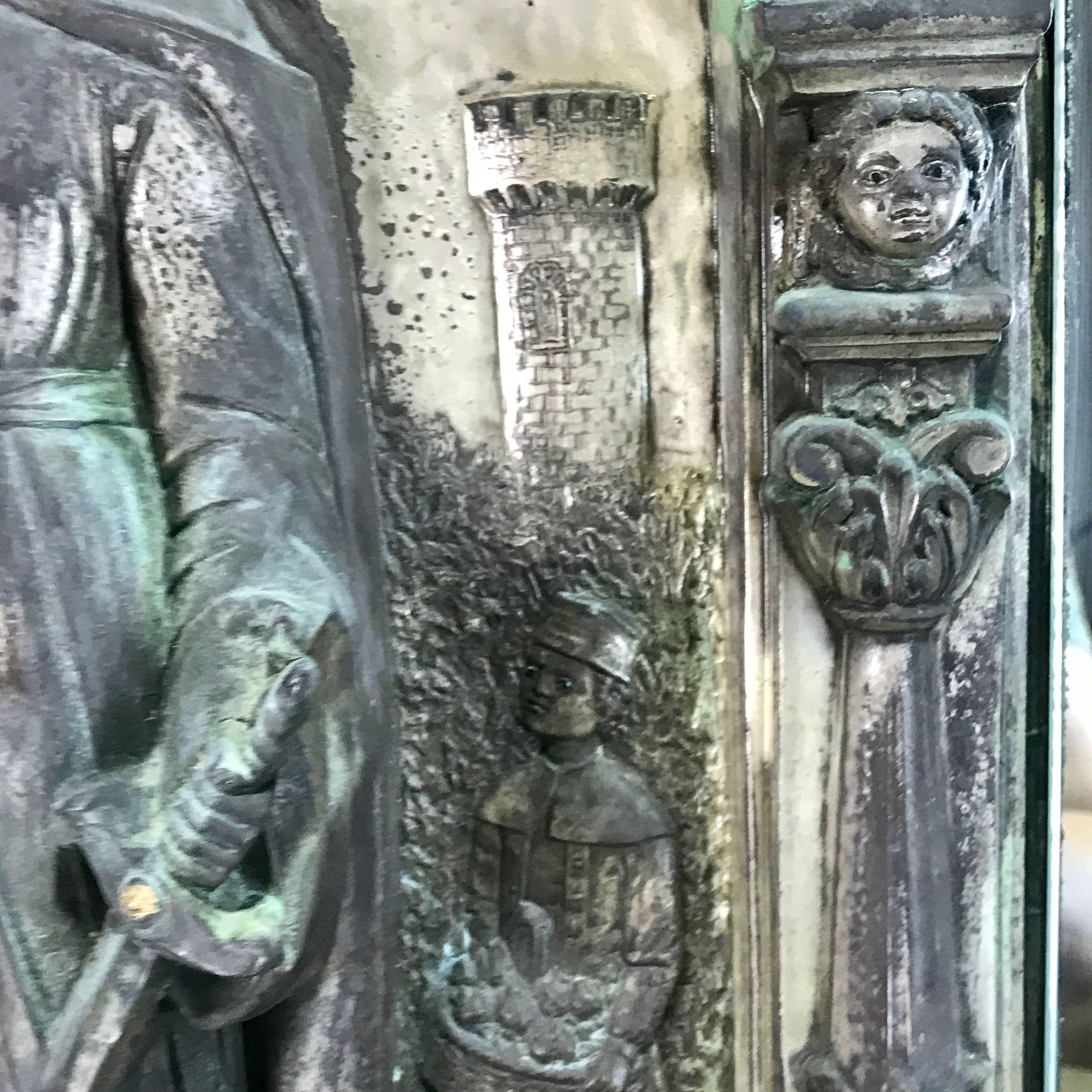 Antikes polychromiertes und verspiegeltes Relief der Heiligen Barbara (19. Jahrhundert) im Angebot