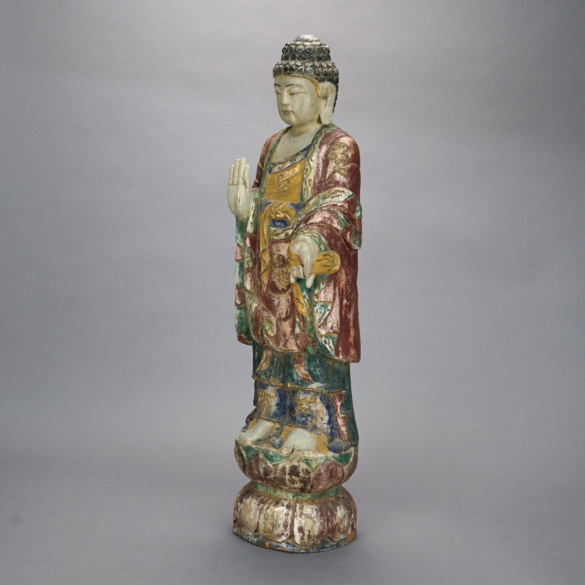 Une figure chinoise ancienne offre une sculpture en bois sculpté polychromé d'un Bouddha debout, 20ème siècle

Mesures- 29''H x 7.25''W x 6.5''D