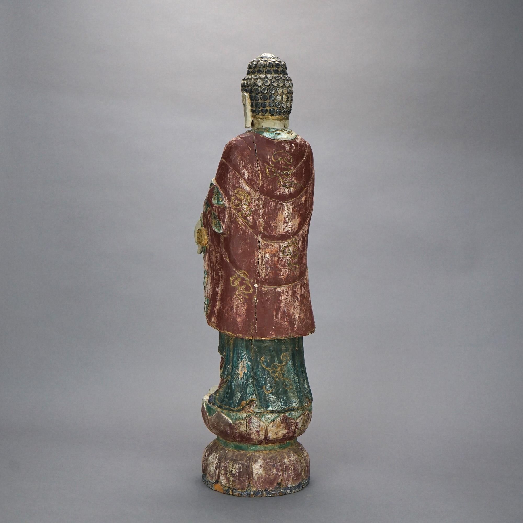 Figure de Bouddha ancien en bois sculpté polychromé du 20ème siècle Bon état - En vente à Big Flats, NY