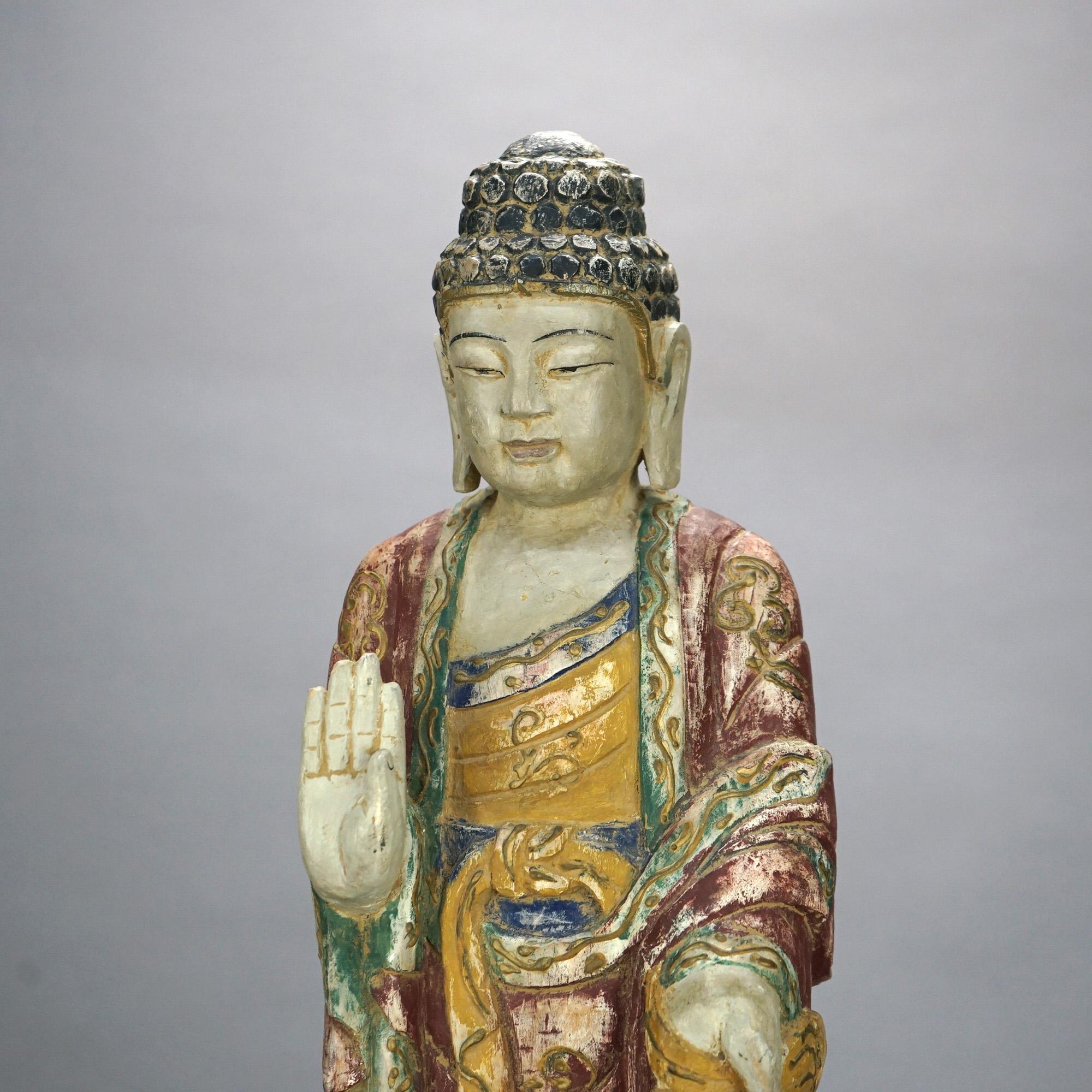 20ième siècle Figure de Bouddha ancien en bois sculpté polychromé du 20ème siècle en vente