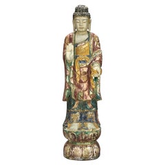 Figure de Bouddha ancien en bois sculpté polychromé du 20ème siècle