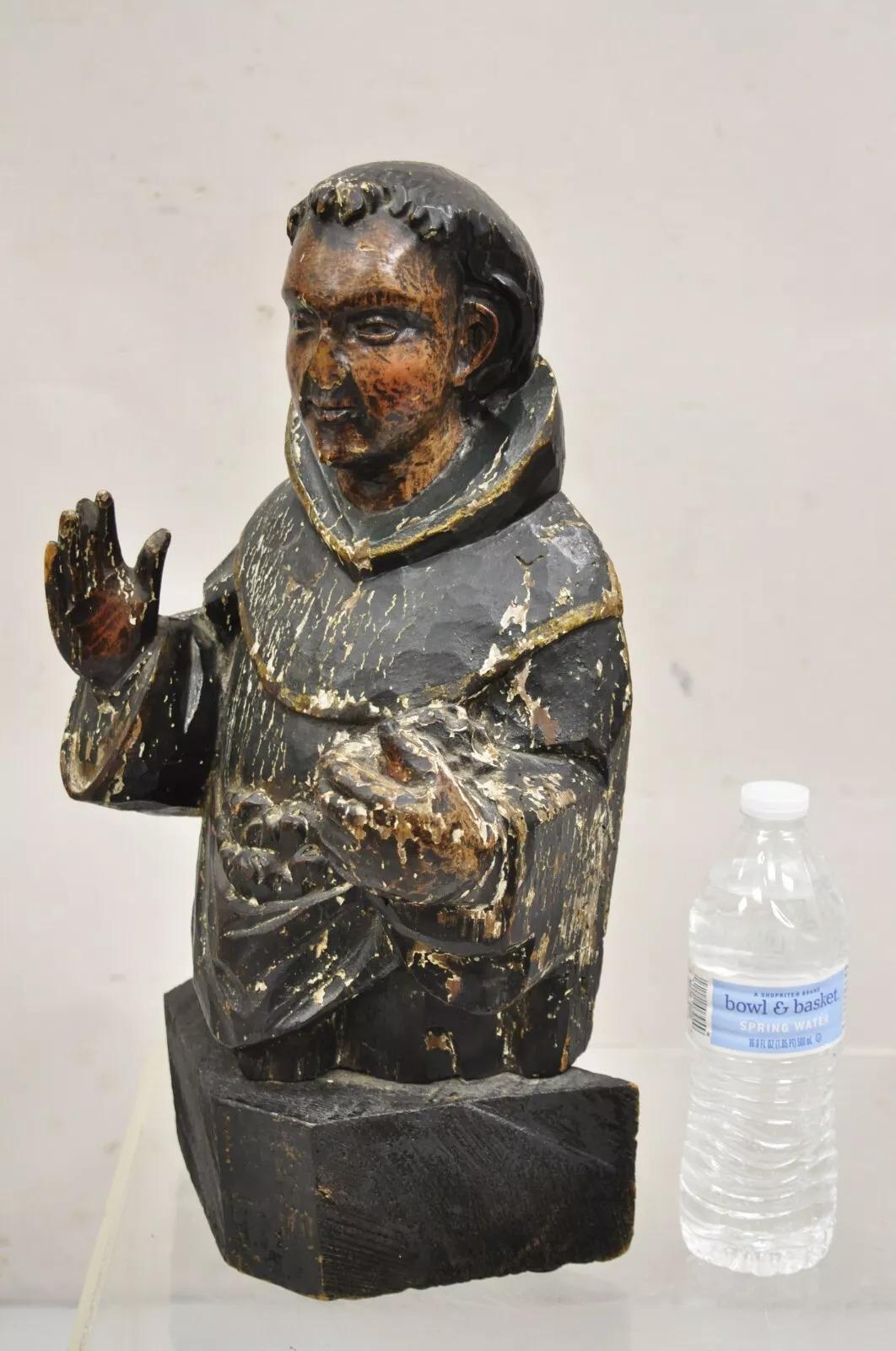 Antico sacerdote religioso spagnolo in legno intagliato e policromato, figura scultorea di 18 pollici. Circa alla fine del XIX secolo. Misure: 17,5