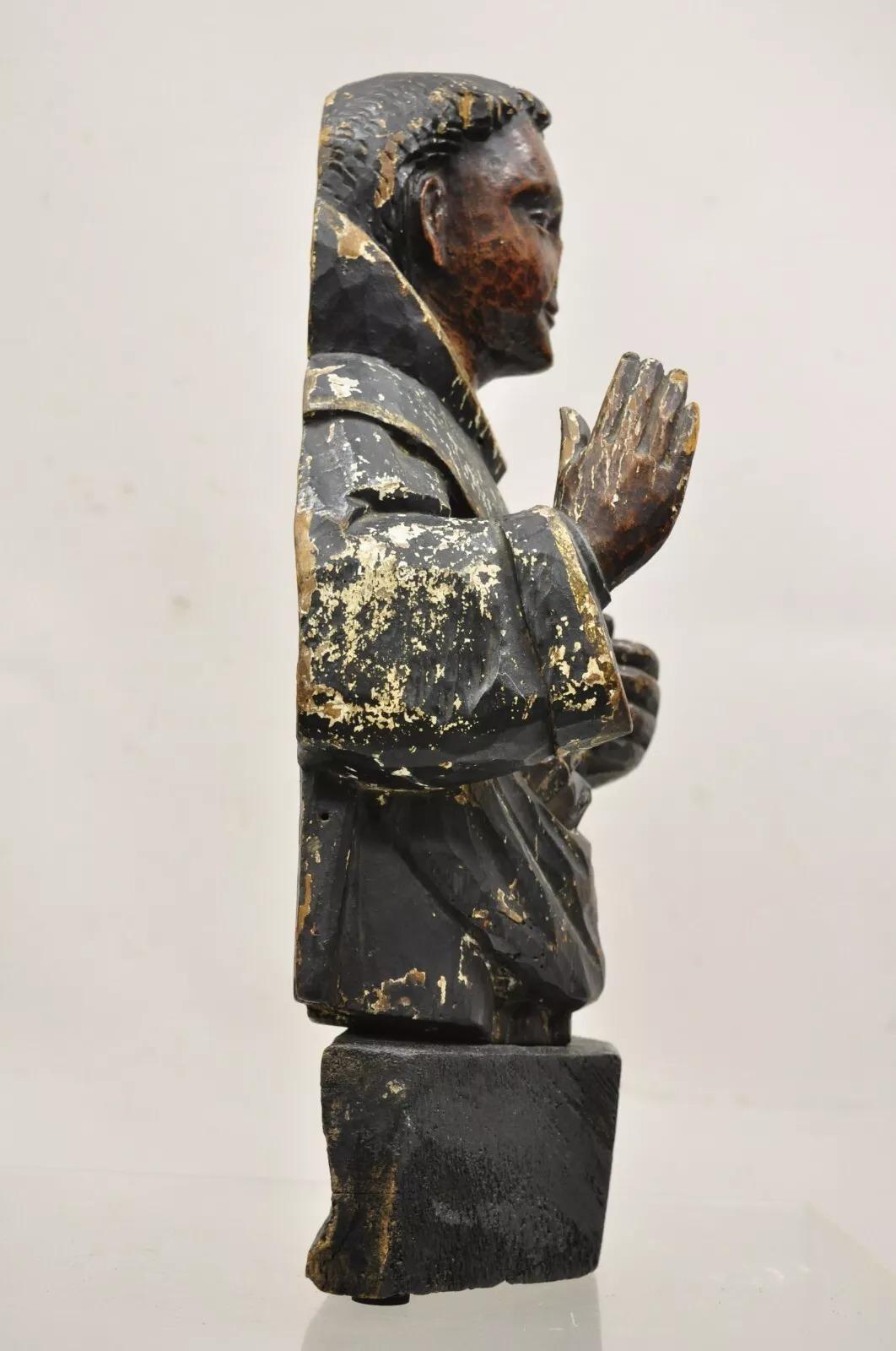 Antico sacerdote religioso spagnolo in legno intagliato e policromato, figura scultorea di 18 pollici in vendita 1