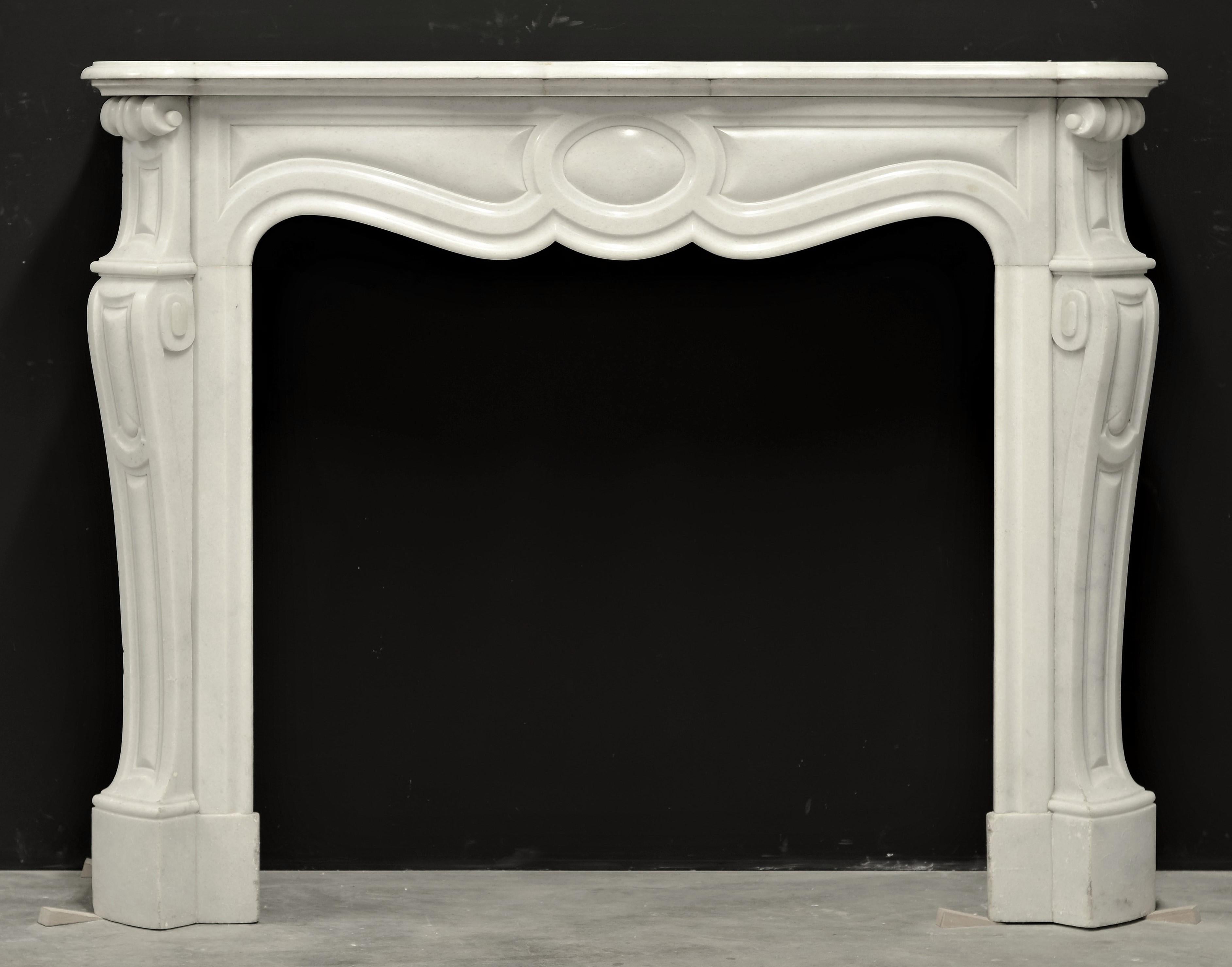 Beautiful, decorative and perfect sized French pompadour style fireplace mantel in white marble.
19th century, France.
Great condition, ready to be installed!

Sold by Schermerhorn Antique Fireplaces.
 
The overall measurements are:
Height:  41.34