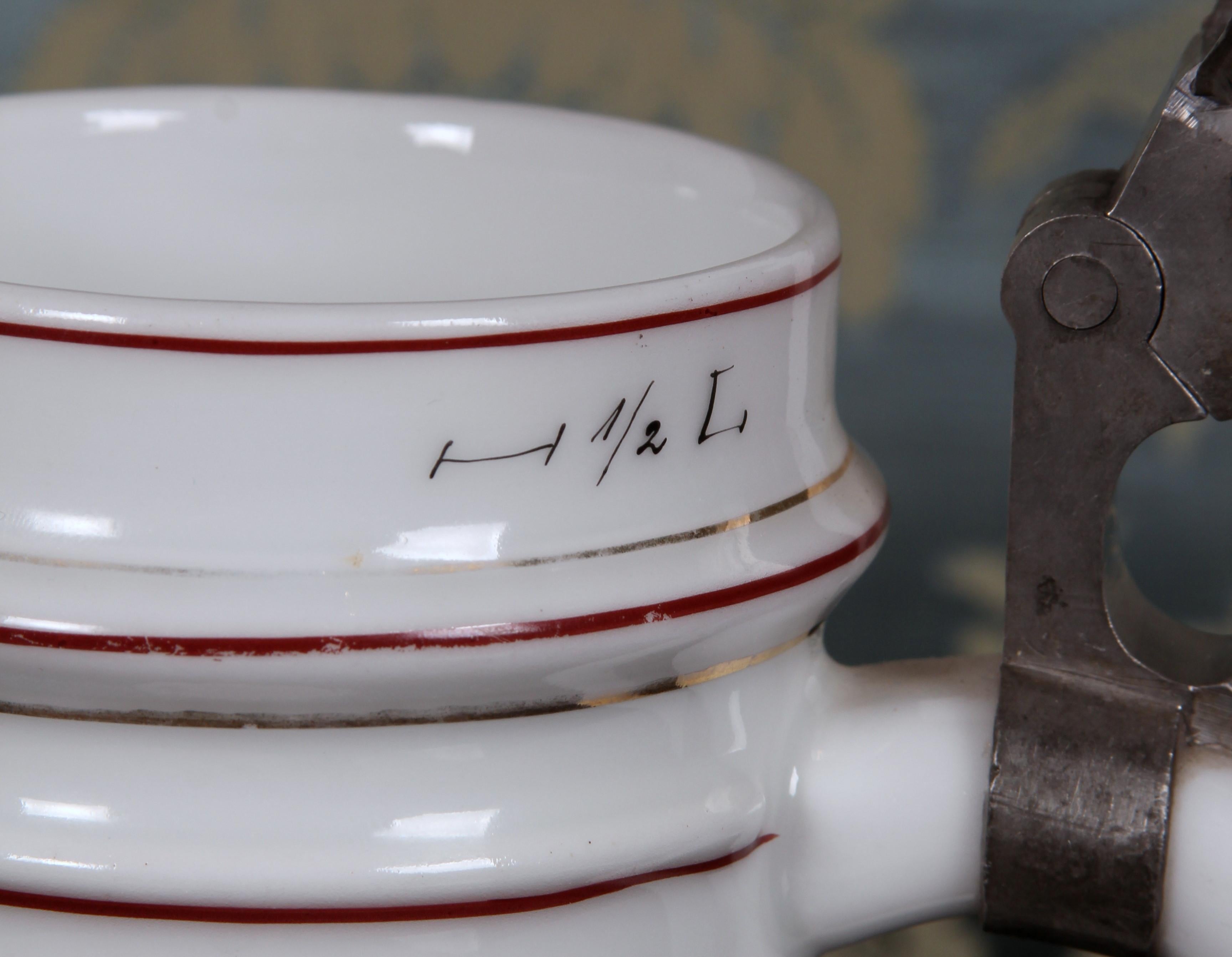 antique porcelain beer stein with pewter lid South German Historicism ar. 1870 In Good Condition For Sale In Landshut, BY