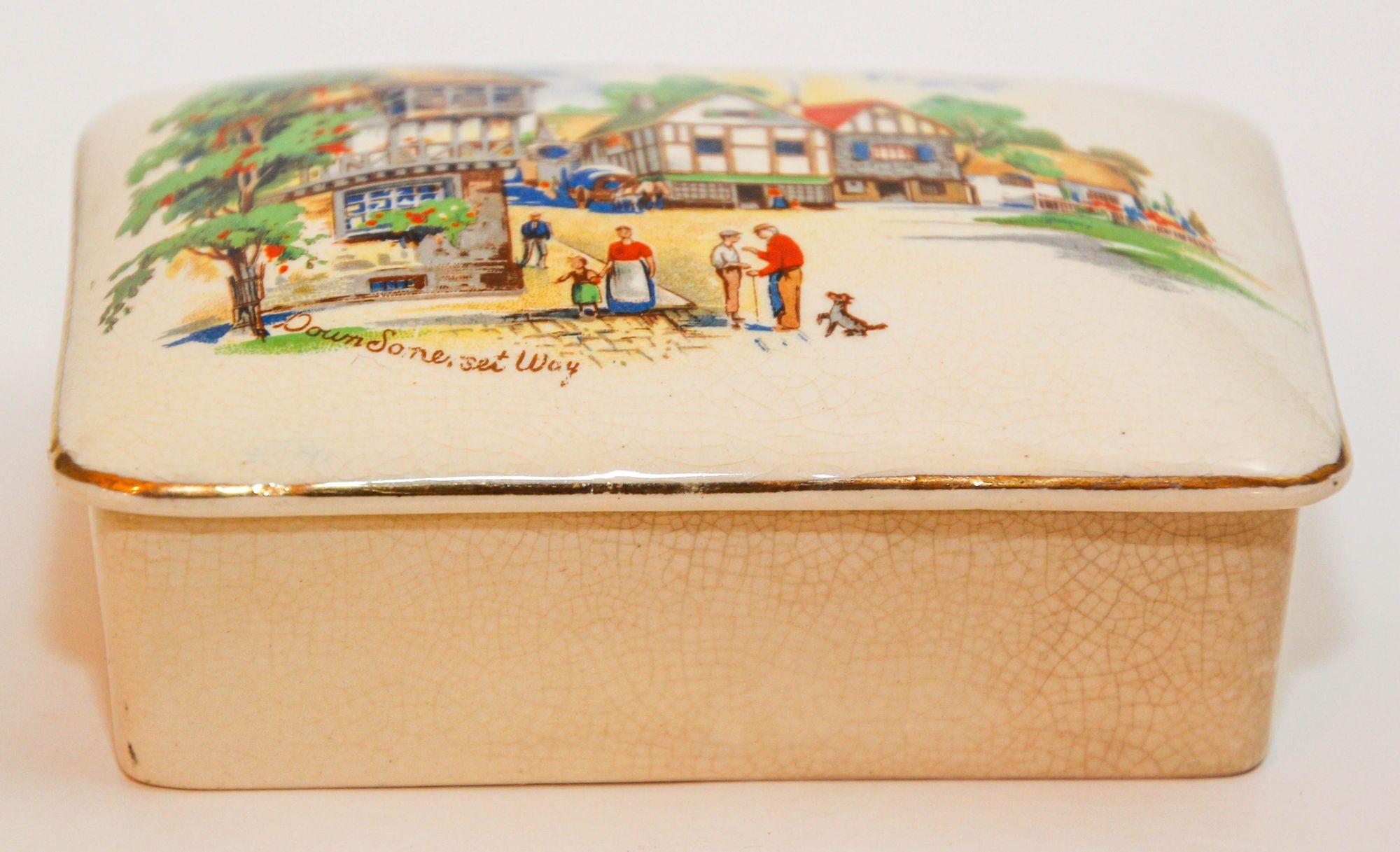 Caja de porcelana de colección de loza inglesa Fabricada en Inglaterra por L & Sons ltd Hanley.
Antigua caja de cerámica marcada como English Ware Fabricada en Inglaterra por Lancaster & Sons Pottery de Hanley, Staffordshire.
Caja de forma