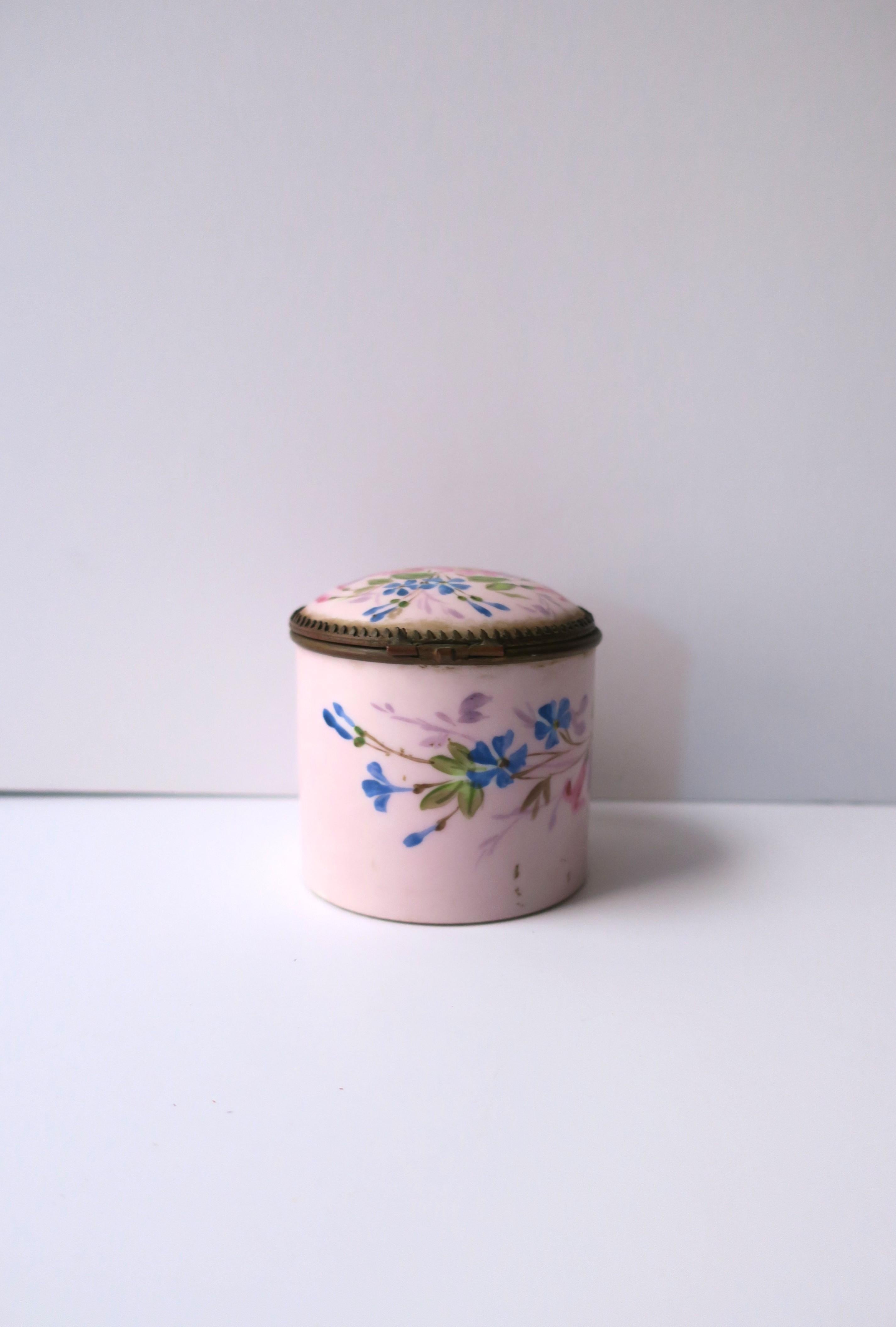 Antique Porcelain Box with Floral Chintz Design For Sale 9