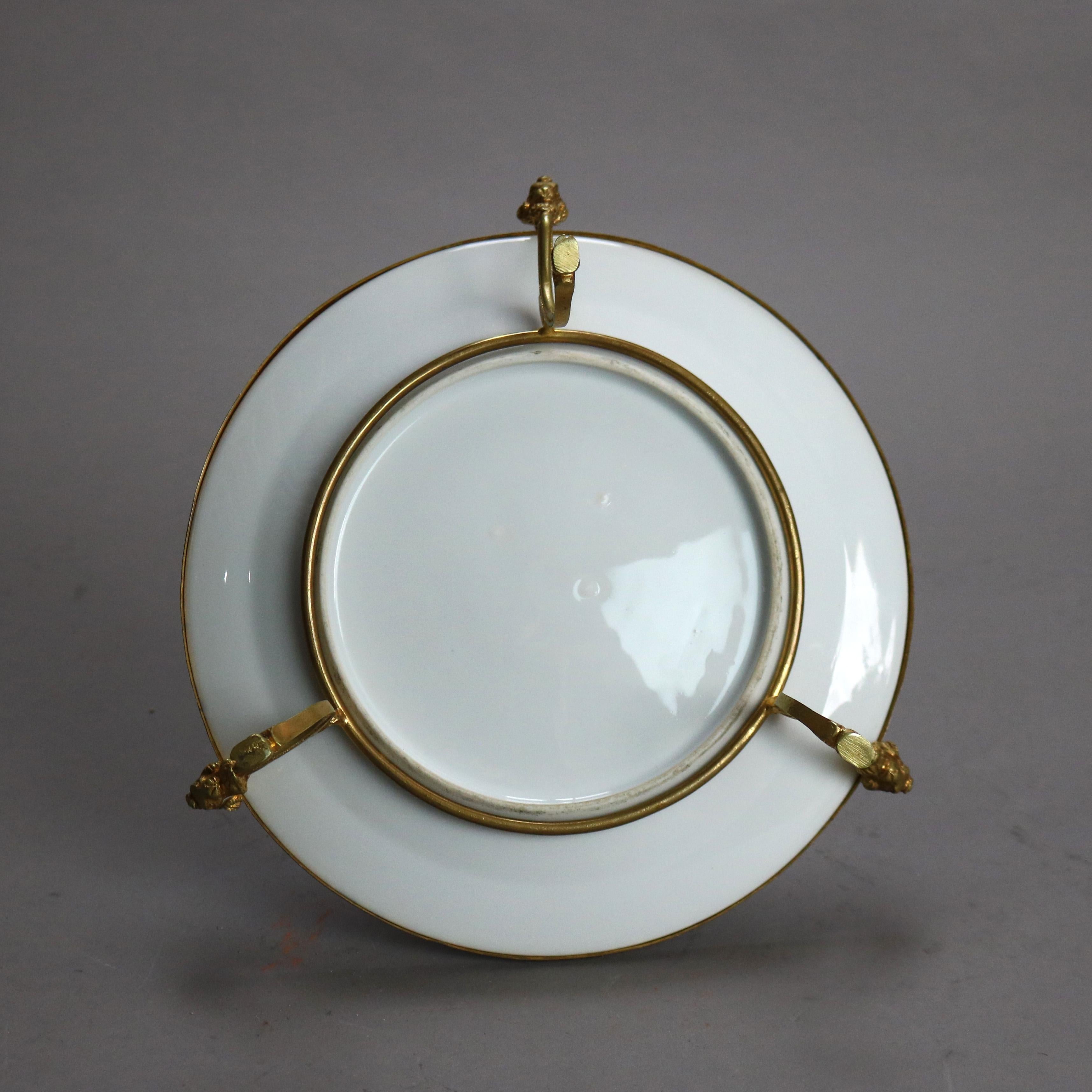 XIXe siècle Plateau ancien en porcelaine et bronze peint à la main et doré sur pied avec chérubins, vers 1890 en vente