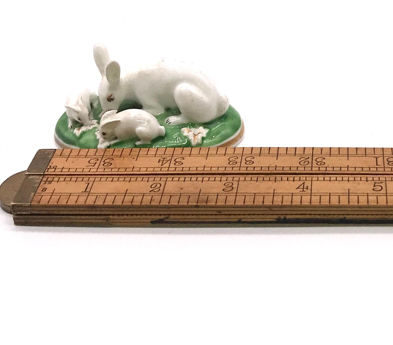 George III Antique Porcelain Chamberlain Worcester Porcelain Toy Rabbits, circa 1820 For Sale