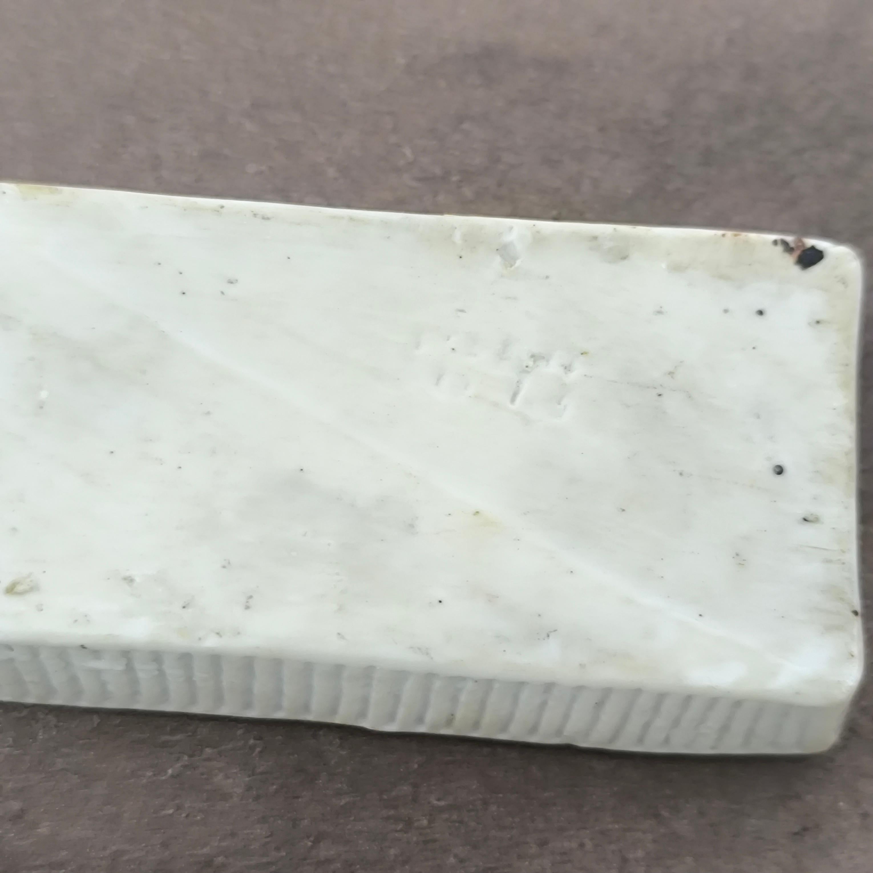 Ancienne boîte à chérubin en porcelaine avec couvercle en relief, c. Fin du 19e siècle en vente 1