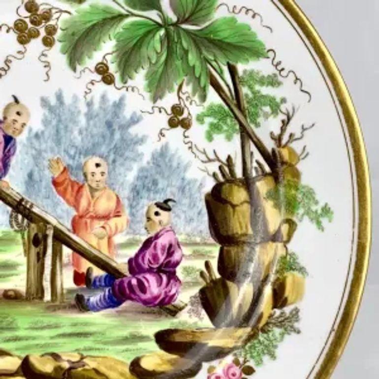 Antiker Chinoiserie-Teller aus Porzellan, handbemalt von Minton England, um 1810 (Handbemalt) im Angebot
