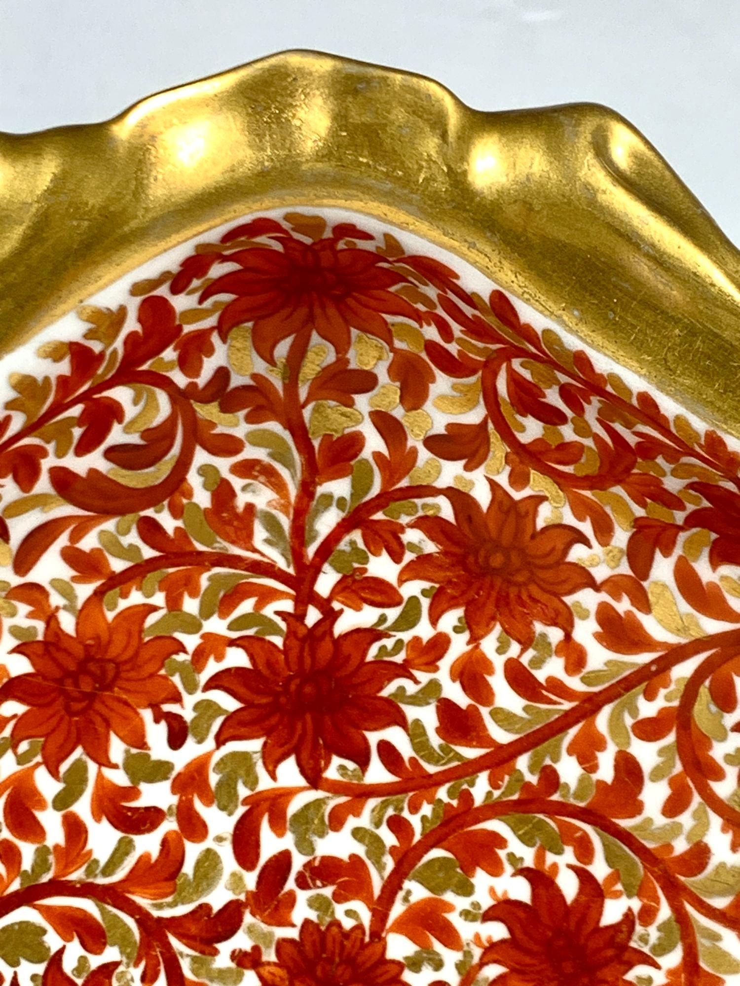 Antique Porcelain Dish in Red Chrysanthemum Pattern Coalport England Circa 1815 In Excellent Condition In Katonah, NY