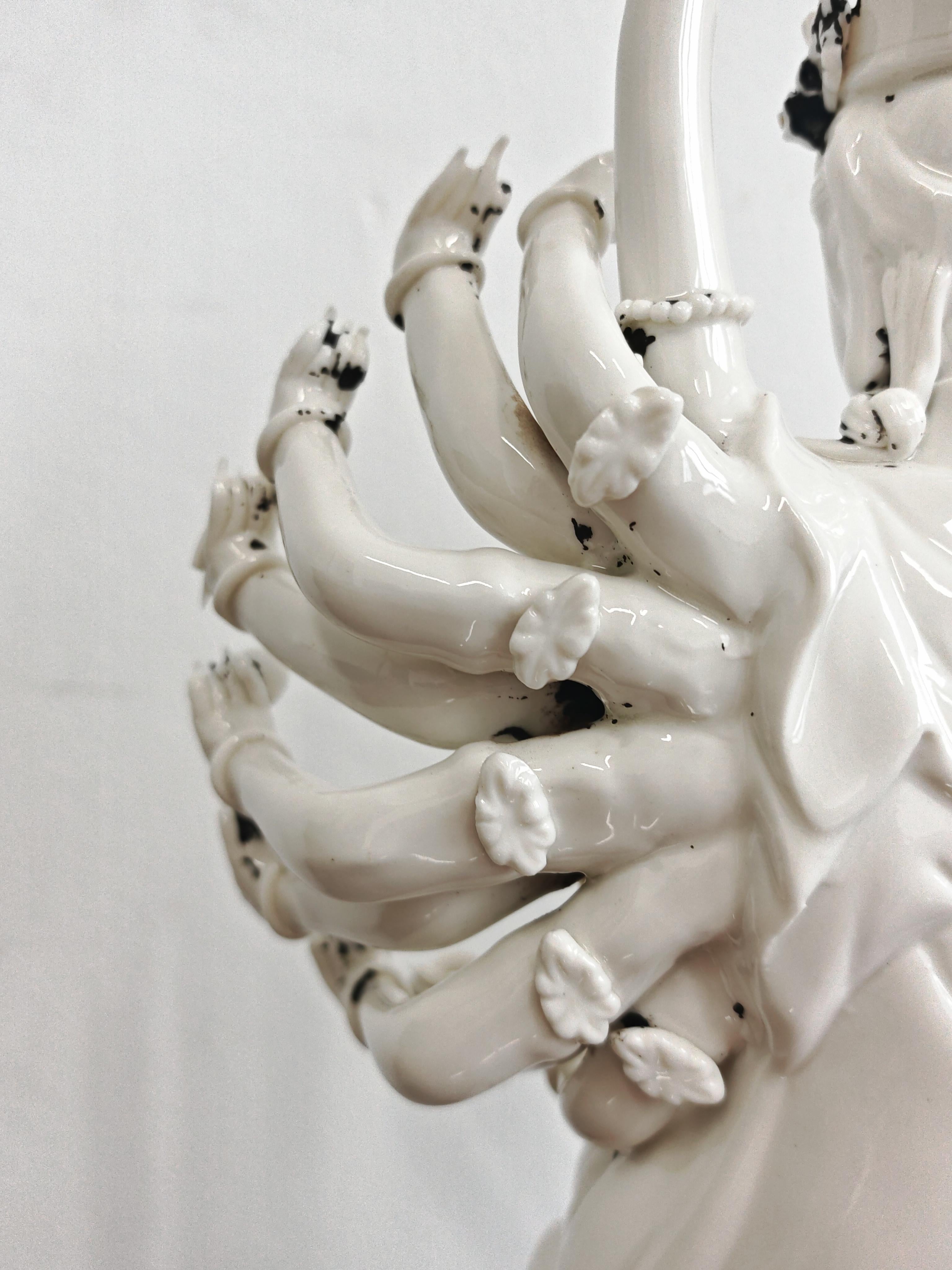 Antike Porzellanfigur von Guanyin, China 19. Jahrhundert im Angebot 5