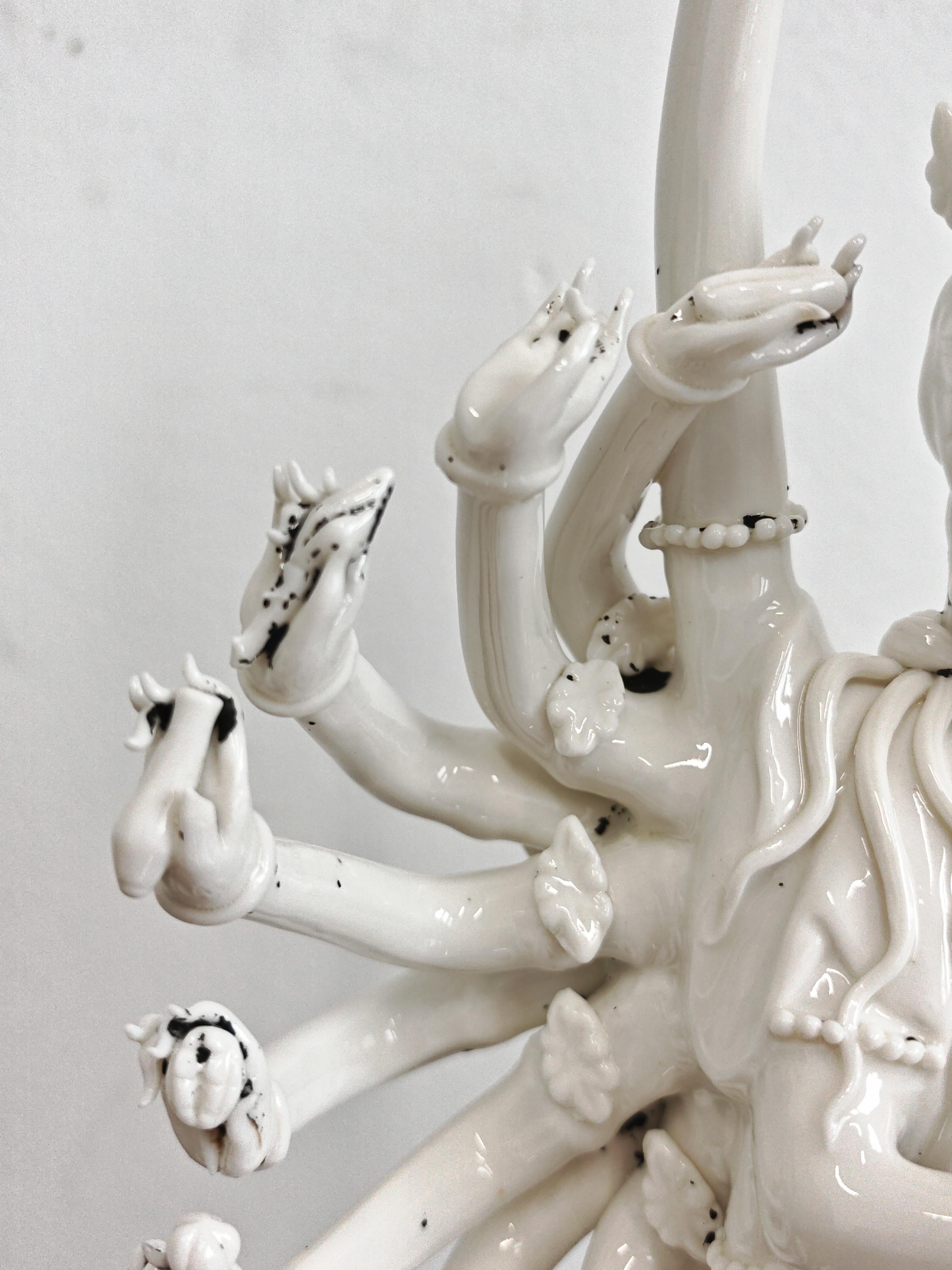 Antike Porzellanfigur von Guanyin, China 19. Jahrhundert im Angebot 6