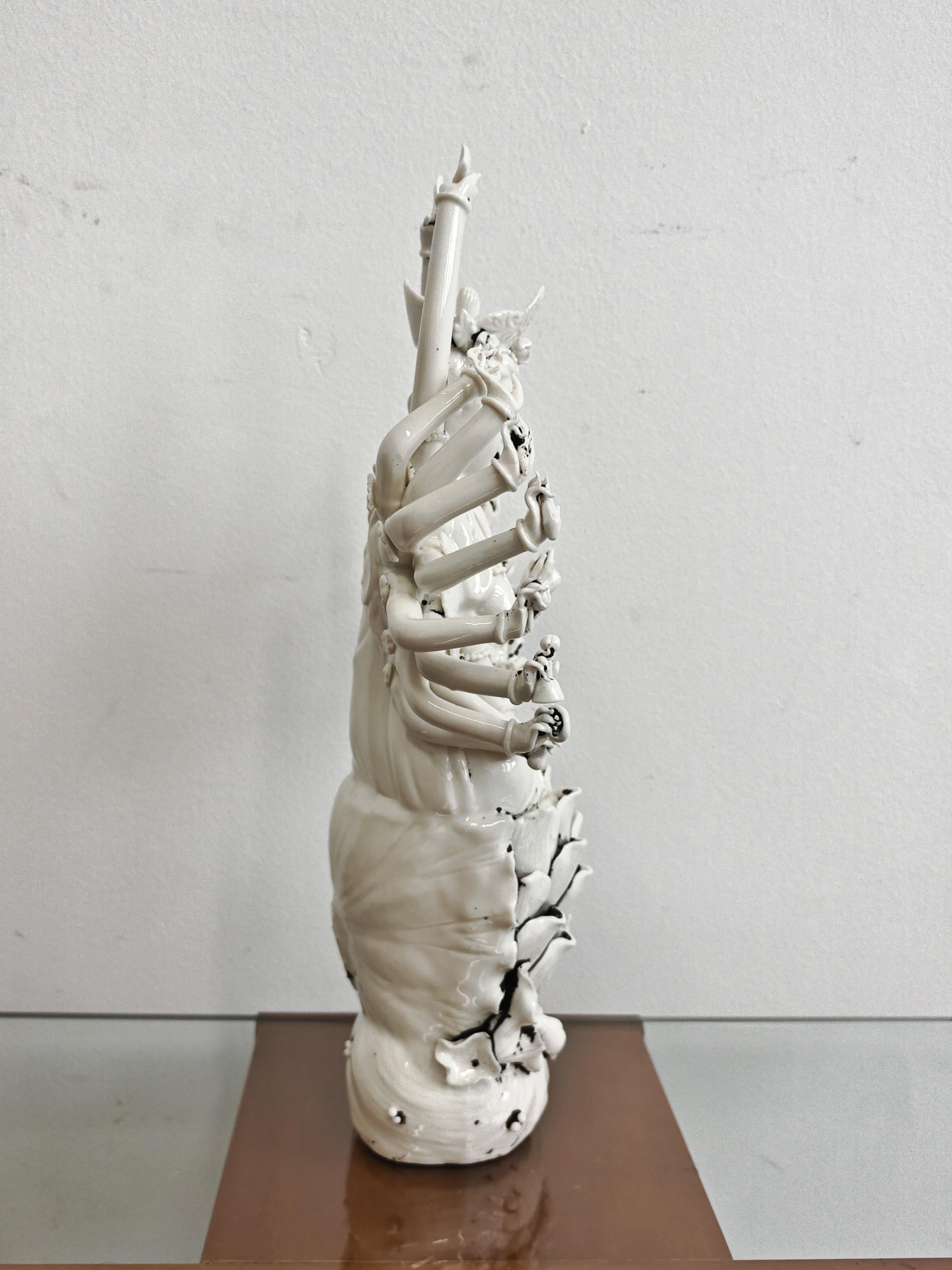 Antike Porzellanfigur von Guanyin, China 19. Jahrhundert im Angebot 2