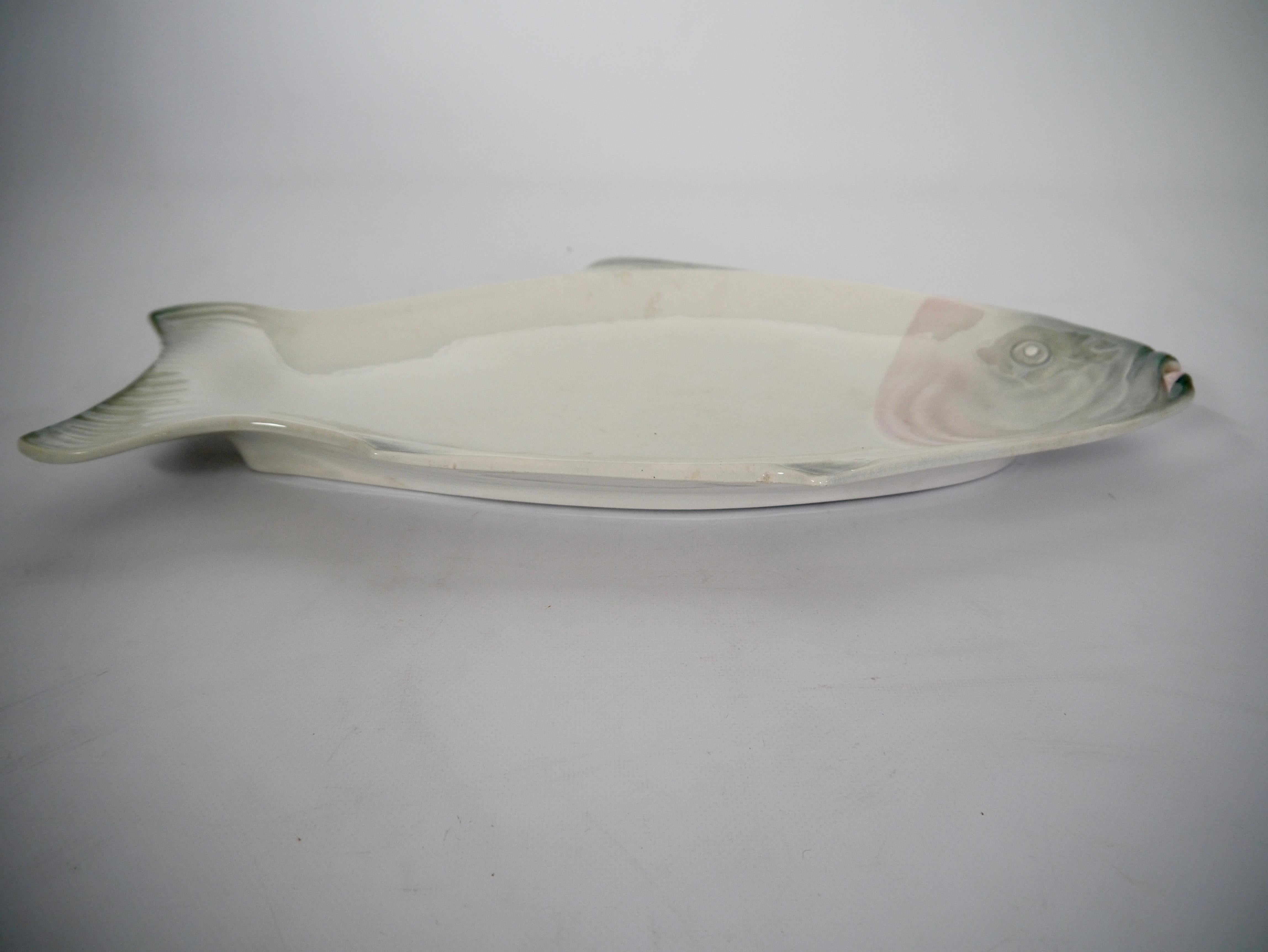 Antique porcelain fish tray / platter with wonderful patina, fabricated by Göteborgs Porslinsfabrik in the 1910s. 

