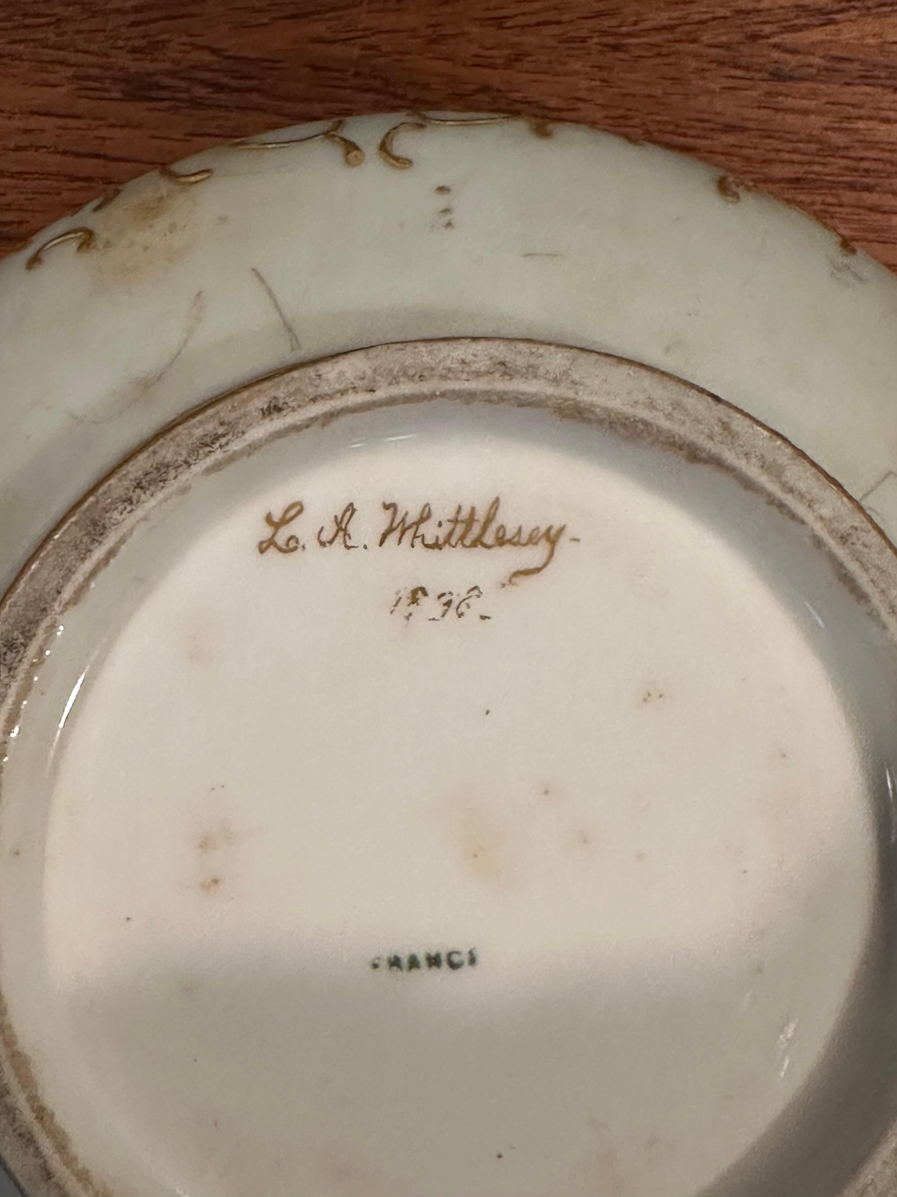 Boîte à poudre ancienne peinte à la main par Limoges en vente 1
