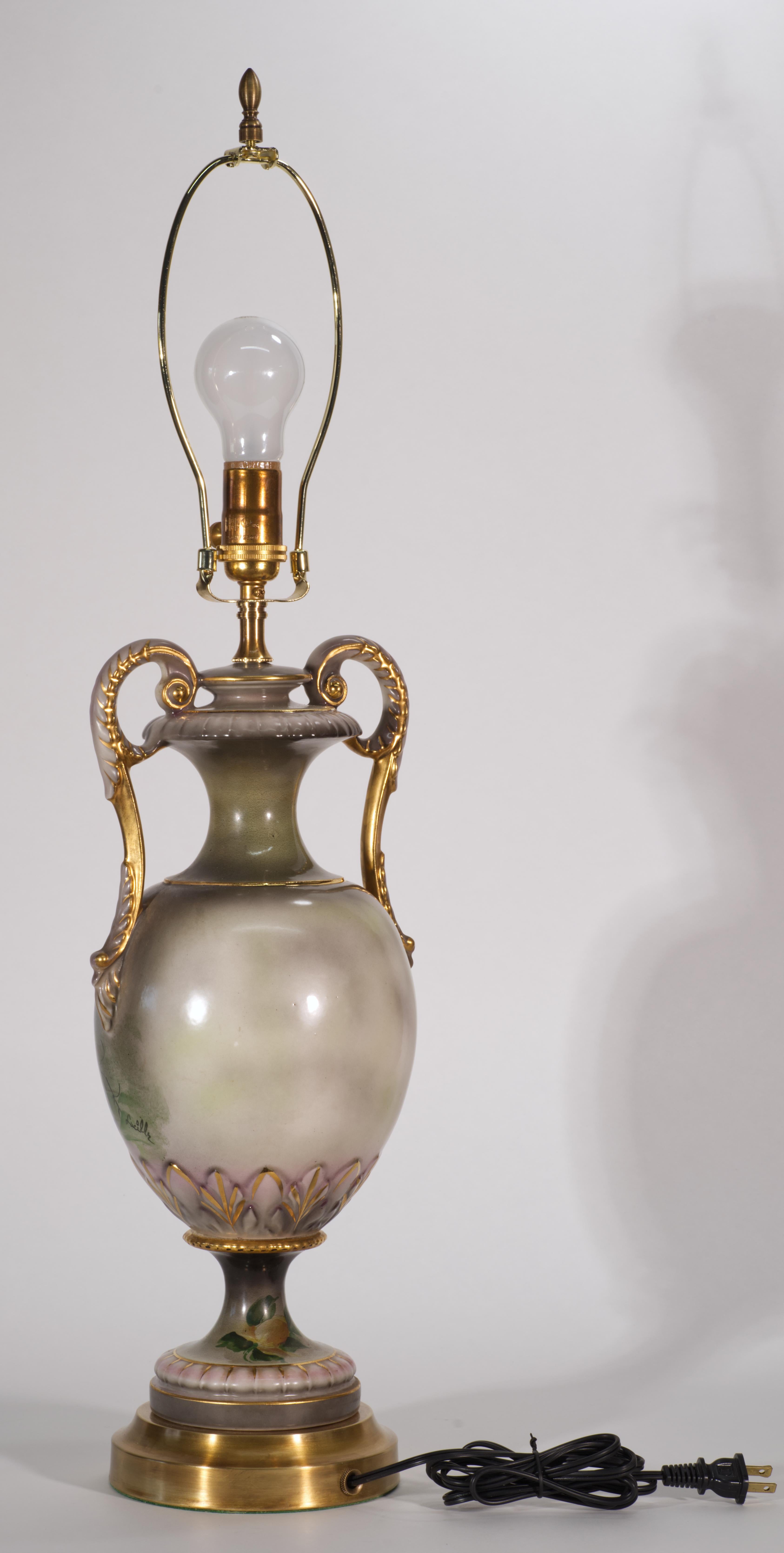 Antica lampada da tavolo a urna in porcellana dipinta a mano, decorazione vittoriana in vendita 4