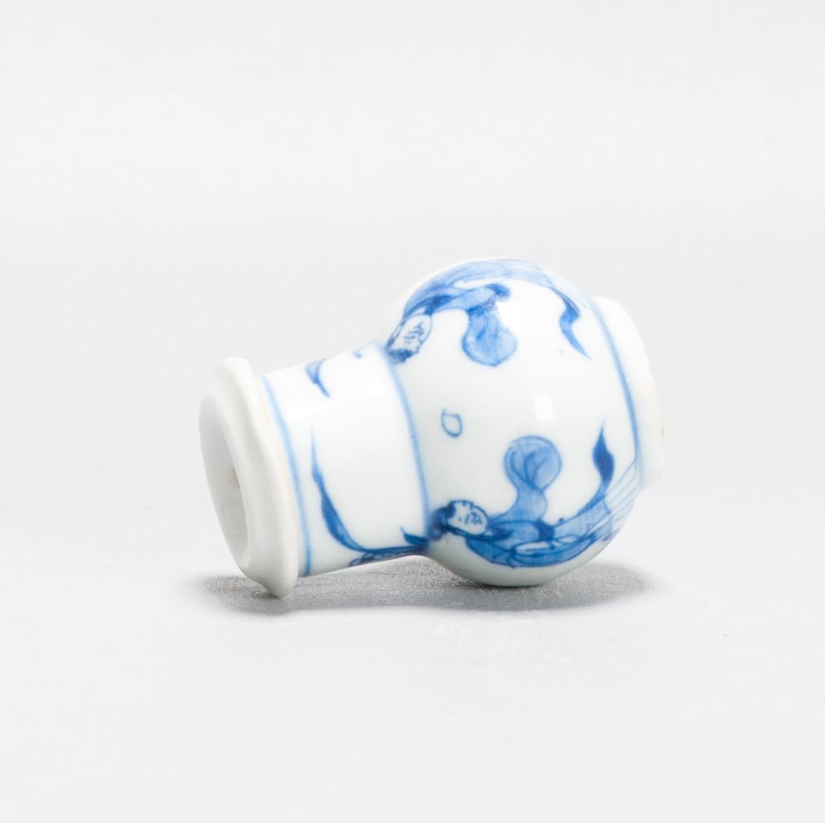 Cina, periodo Kangxi.Condivido con te questa  oggetto in porcellana cinese bianca e blu. Una piccola saliera

Informazioni aggiuntive:
Materiale: Porcellana e ceramica
Tipo: Barattoli
Regione di origine: Cina
Imperatore: Kangxi (1661-1722)
Periodo:
