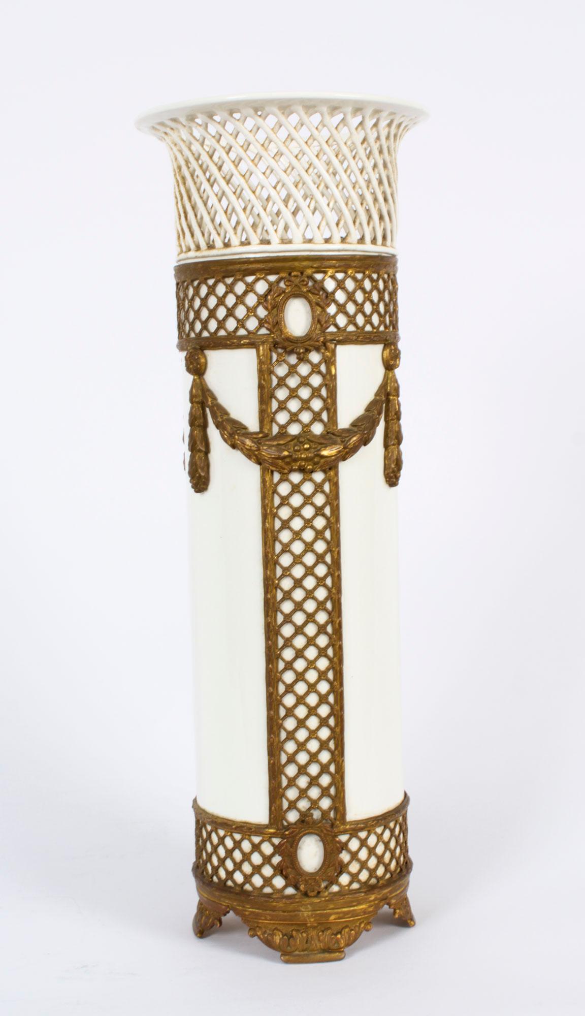Vase Zell Hammersbach ancien en porcelaine et bronze doré 19ème siècle en vente 5