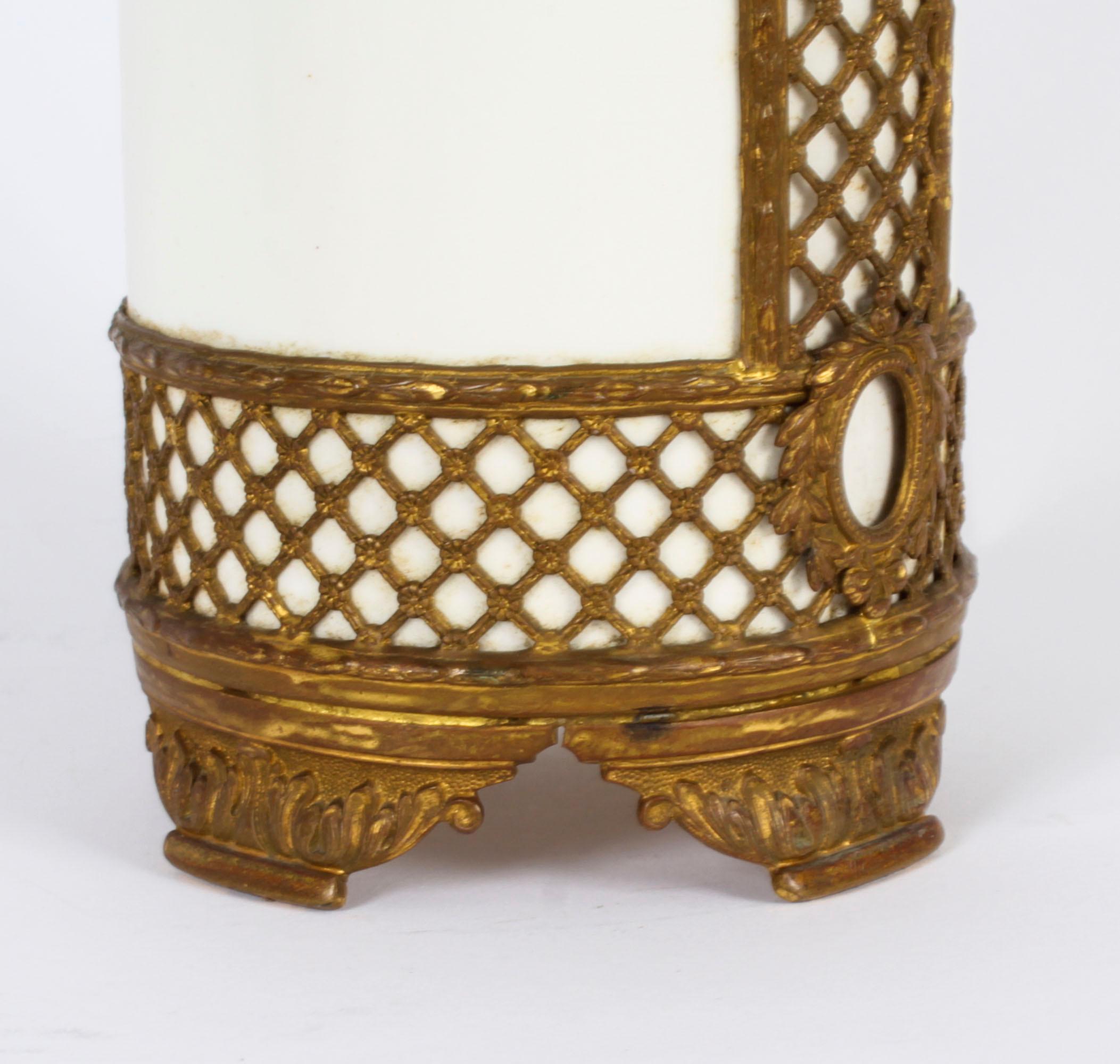 Vase Zell Hammersbach ancien en porcelaine et bronze doré 19ème siècle Bon état - En vente à London, GB