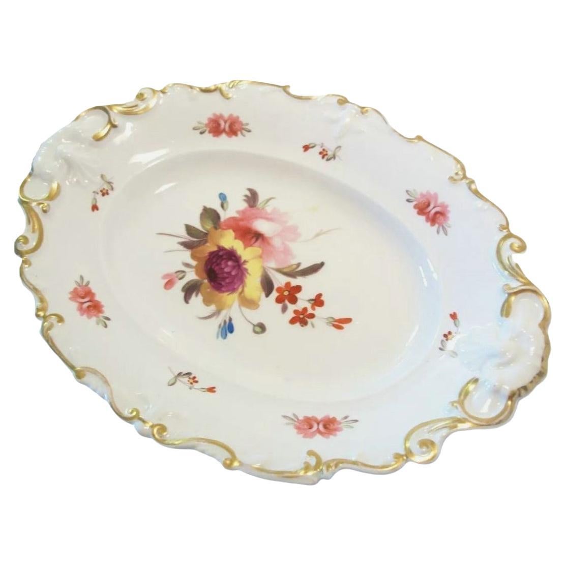 Plat en porcelaine ancienne - Fleurs et dorures peintes à la main, Royaume-Uni - 19e siècle