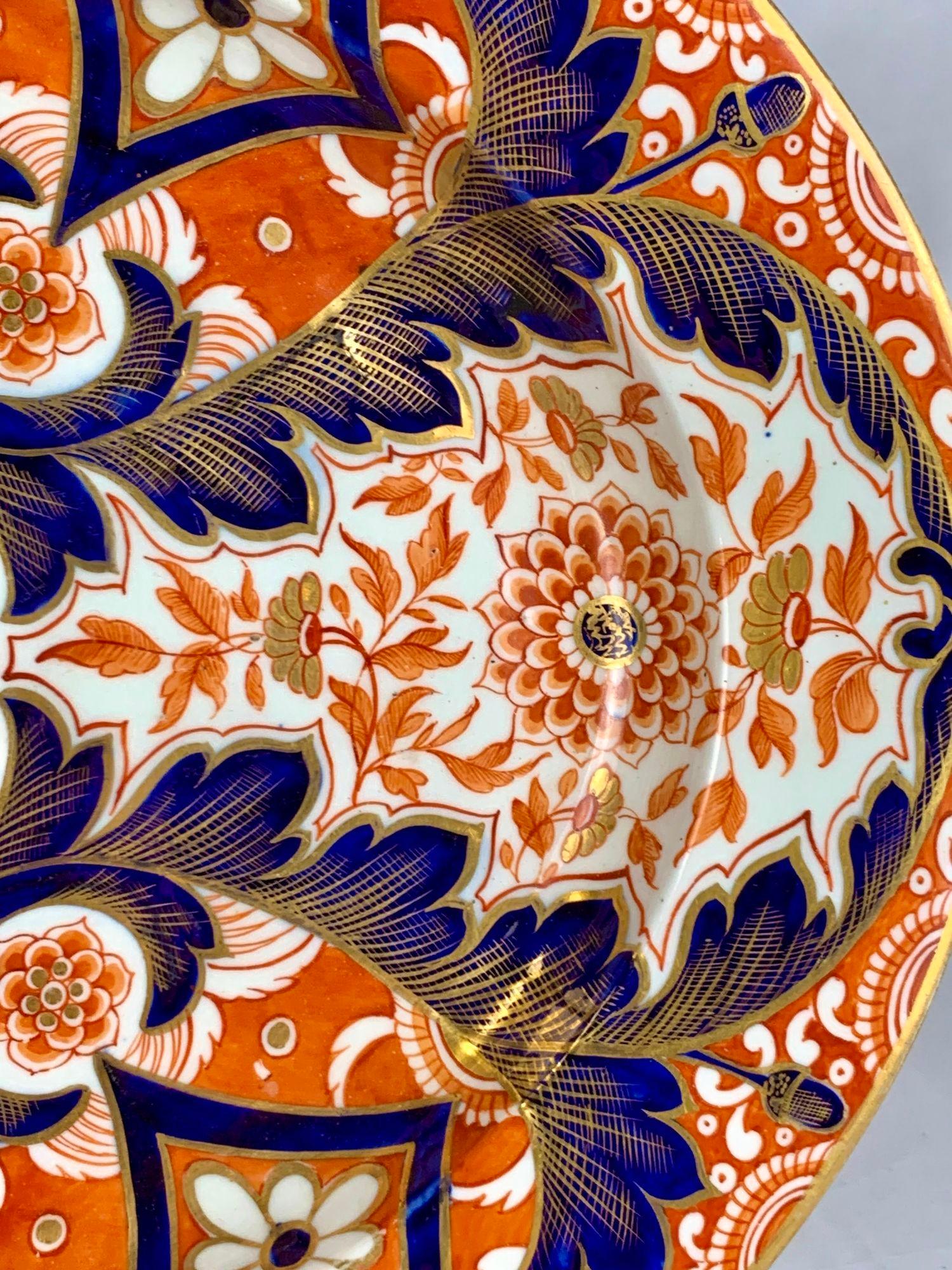 Antiguo Plato de Porcelana Pintado a Mano Patrón Imari Royal Crown Derby Ca. 1815 Pintado a mano en venta
