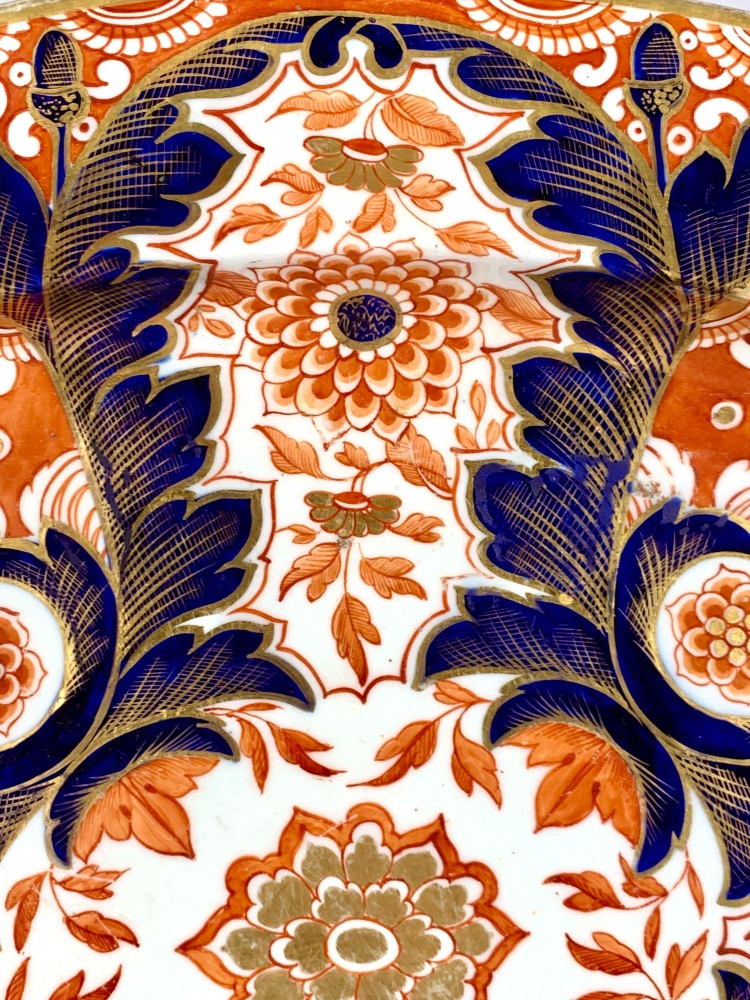 Antiguo Plato de Porcelana Pintado a Mano Patrón Imari Royal Crown Derby Ca. 1815 en venta 1